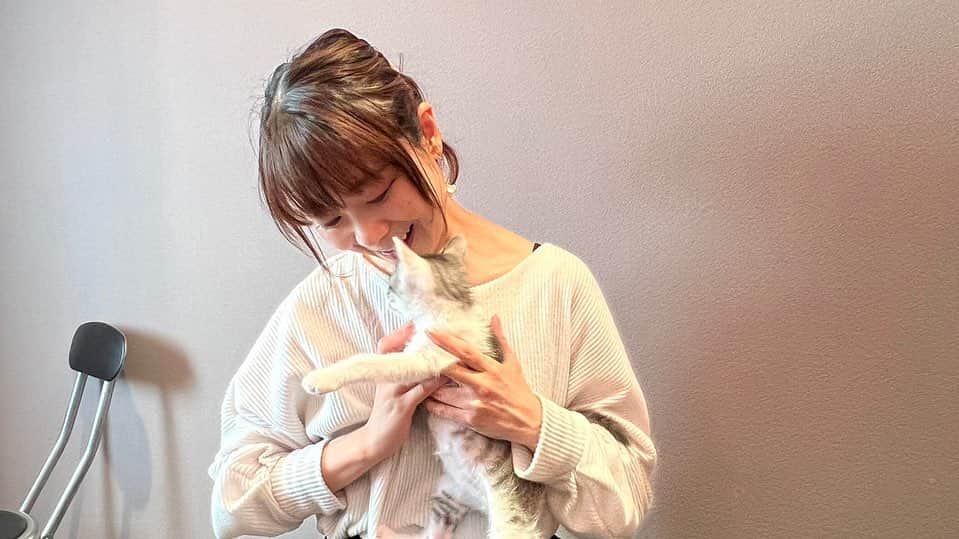 須賀由美子のインスタグラム：「#さくらミュージック の杉田さんのスタジオで なにやら #さくら市 に関係あるレコーディングを♪ 可愛い猫ちゃん💕 福ちゃん🌟すっごい小さくて可愛くて癒されたー!! 福島からの保護猫ちゃんらしいです。だから福ちゃん🌟」