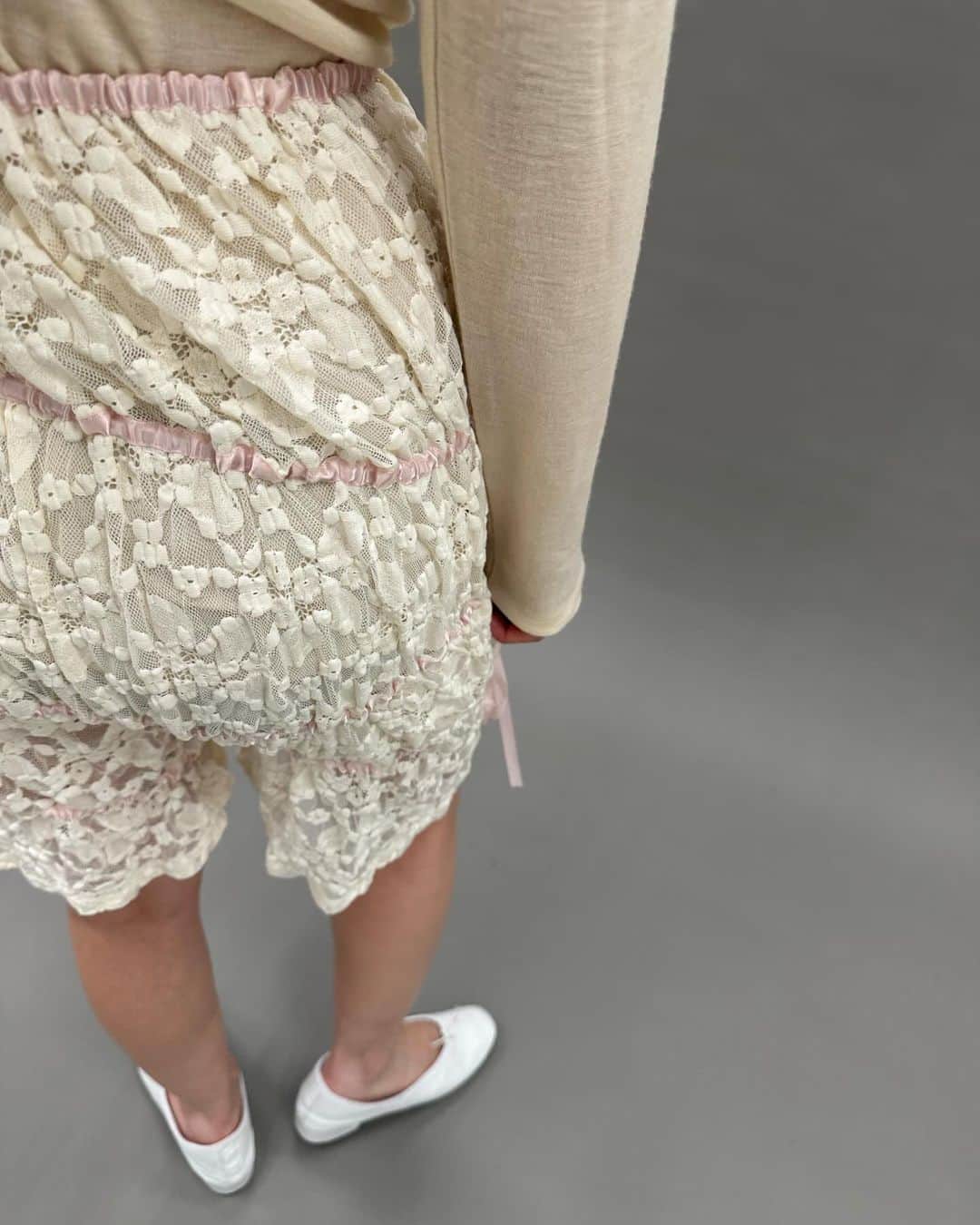 エディットフォールルさんのインスタグラム写真 - (エディットフォールルInstagram)「. yuhan wang @yuhanwangyuhan  10.27 11:00 new in 🎀  ribbon lace tops ¥39,000+tax ribbon lace shorts ¥32,000+tax」10月26日 16時07分 - editforlulu_official