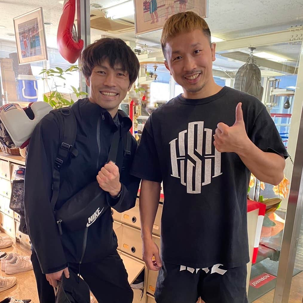 粟生隆寛さんのインスタグラム写真 - (粟生隆寛Instagram)「阿久井くん頑張って🥊  #ユーリ阿久井政悟 #ボクシング #boxing」10月26日 16時23分 - takahiro_aoh