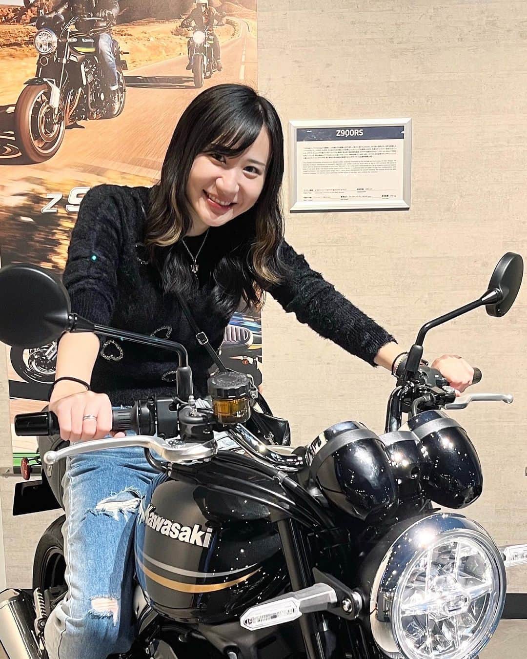 猪居亜美のインスタグラム：「似合いますか？？😂🏍️ (実際はまっっっっったく乗れません😂🙅‍♀️🙅‍♀️)」