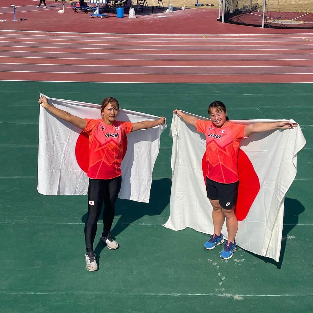 佐藤友佳のインスタグラム：「やり投げの佐藤です。10/25に韓国🇰🇷(木浦)で行われたアジア投擲選手権大会へ日本代表として参加しました。結果は55m95で4位でした。本大会は満足の出来る結果ではありませんが、今シーズン大きな怪我なく終われたこと、また来年に繋がるシーズンにすることが出来、少しホッとしてます😮‍💨 皆様、今シーズンもたくさんの応援ありがとうございました🔥 少し休んで、来シーズンのパリに向けて頑張ります、今後とも応援宜しくお願いします😊❤️‍🔥」