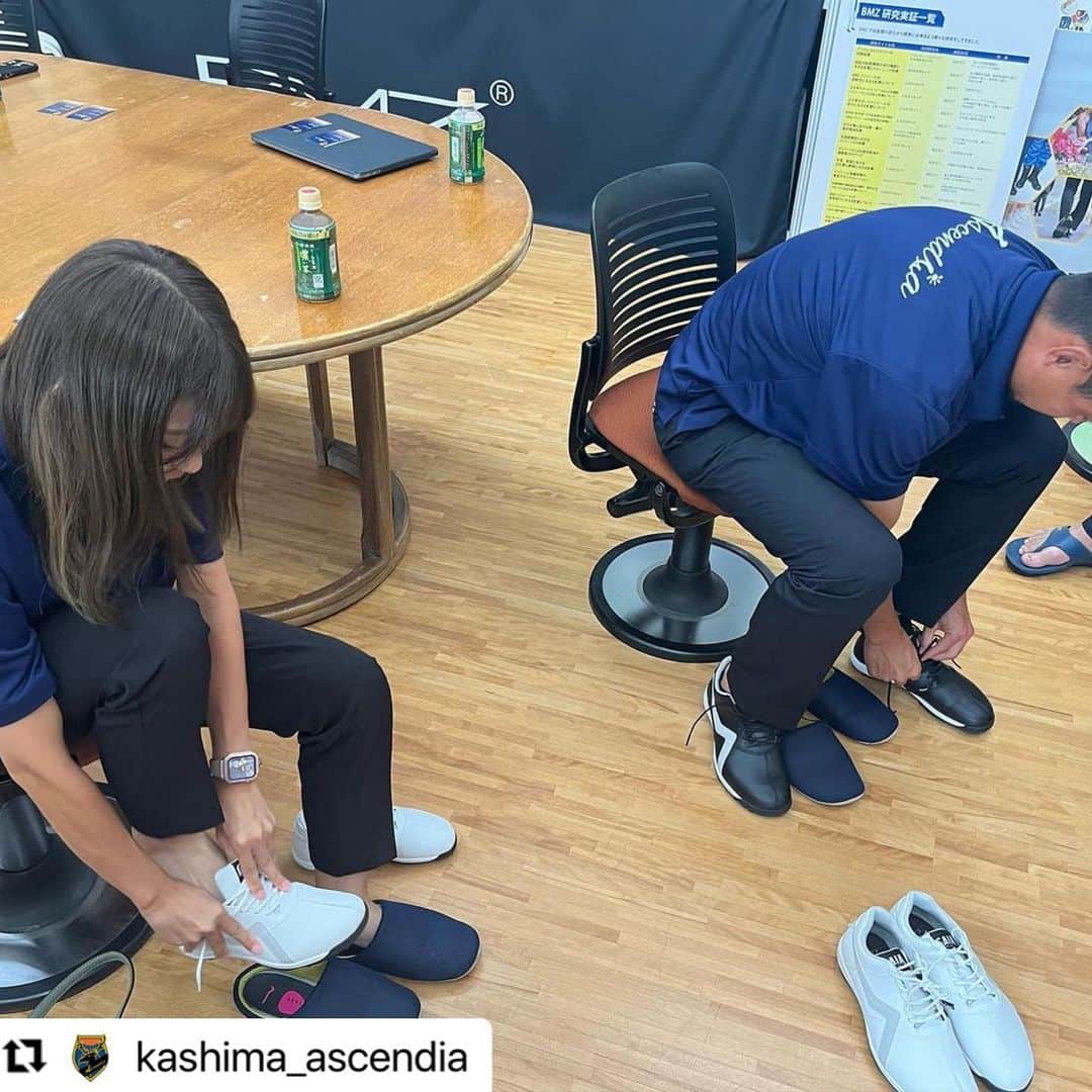 青木剛さんのインスタグラム写真 - (青木剛Instagram)「#Repost @kashima_ascendia with @use.repost ・・・ ・ 【サプライヤー訪問】 AscendiaサプライヤーでもあるBMZ 様を表敬訪問させていただきました！  "足に対する貢献度「世界一」の実現“を掲げて様々なインソール、スパイク、シューズ等を開発されています👣  Ascendiaもサポートしていただき、選手が【足の健康診断】を受けてアドバイスや足・フットゴルフに合ったシューズもオリジナルで開発中です…！  @bmz_inc  いつもサポートありがとうございます！ 足が大事な競技において、欠かせないサポーターとして今後ともよろしくお願いいたします！  《📣オフィシャルトップパートナー☀️》 ☆六左衛門 様 (@rokuza.emon)  【📣オフィシャルメディアパートナー💻】 ☆Locoty 様 (@locoty_rokko)  【📣オフィシャルパートナー🦌】 ☆ツマギアンズ 様 (@tsumagians) ☆丸三老舗 様 (@marusanrouho) ☆うさみ園 様 (@1515usamien) ☆株式会社スミエイ 様 ☆アディッシュプラス株式会社 様(@takuma_is) ☆明盛宏産株式会社 様 (@meisei_kousan) ☆飯島自動車工業 様 ☆株式会社田口商事 様 ☆ミツギ写真 様(@mitsugishashin)  《📣オフィシャルトップサポーター☀️》 ☆トライレイクゴルフクラブ 様 (@goruhupuraza)  【📣オフィシャルサポーター🦌】 ☆くるりん森 様 (@kururinmori_kashima) ☆有限会社大川交通 様 ☆豆ぱん 様 (@mamepan5656) ☆K3Cafe 様 (@k3cafe) ☆おくだ鍼灸マッサージ院 様 (@okuda_kashima)  ☆鹿畑ポテト小屋 様 (@shikaclub) ☆みちくさ 様 (@michikusa_kashima) ☆遊酒宮なか 様 (@yuushumiyanaka) ☆有限会社誠和運輸 様 ☆REイッソクダイシｨｨｨｨ 様 ☆アクアショップアレンジ 様(@aqua_shop_arrange2021 ) ☆おおつき接骨院 様( @otsukisekkotsuin_kashima )  【📣オフィシャルサプライヤー👕】 ☆CALDEIRA 様 (@caldeira_tokyo) ☆BMZ 様 (@bmz_inc)  #鹿島Ascendia  @kashima_ascendia #フットゴルフ #パートナー様募集中  #FOOTGOLF #FOOTGOLFDREAM #感謝 @footgolfdream_official」10月26日 16時30分 - takeshiaoki15