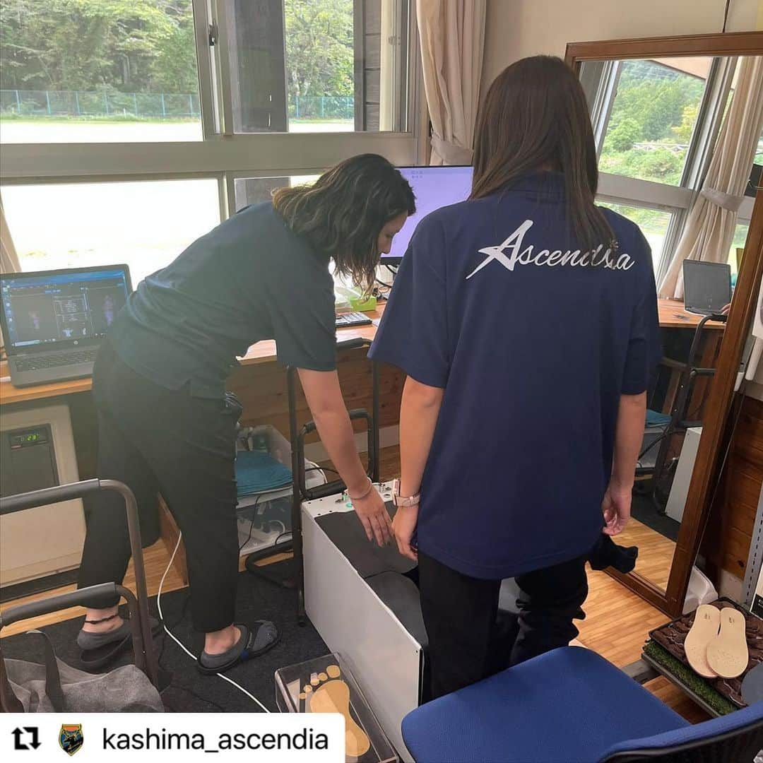 青木剛さんのインスタグラム写真 - (青木剛Instagram)「#Repost @kashima_ascendia with @use.repost ・・・ ・ 【サプライヤー訪問】 AscendiaサプライヤーでもあるBMZ 様を表敬訪問させていただきました！  "足に対する貢献度「世界一」の実現“を掲げて様々なインソール、スパイク、シューズ等を開発されています👣  Ascendiaもサポートしていただき、選手が【足の健康診断】を受けてアドバイスや足・フットゴルフに合ったシューズもオリジナルで開発中です…！  @bmz_inc  いつもサポートありがとうございます！ 足が大事な競技において、欠かせないサポーターとして今後ともよろしくお願いいたします！  《📣オフィシャルトップパートナー☀️》 ☆六左衛門 様 (@rokuza.emon)  【📣オフィシャルメディアパートナー💻】 ☆Locoty 様 (@locoty_rokko)  【📣オフィシャルパートナー🦌】 ☆ツマギアンズ 様 (@tsumagians) ☆丸三老舗 様 (@marusanrouho) ☆うさみ園 様 (@1515usamien) ☆株式会社スミエイ 様 ☆アディッシュプラス株式会社 様(@takuma_is) ☆明盛宏産株式会社 様 (@meisei_kousan) ☆飯島自動車工業 様 ☆株式会社田口商事 様 ☆ミツギ写真 様(@mitsugishashin)  《📣オフィシャルトップサポーター☀️》 ☆トライレイクゴルフクラブ 様 (@goruhupuraza)  【📣オフィシャルサポーター🦌】 ☆くるりん森 様 (@kururinmori_kashima) ☆有限会社大川交通 様 ☆豆ぱん 様 (@mamepan5656) ☆K3Cafe 様 (@k3cafe) ☆おくだ鍼灸マッサージ院 様 (@okuda_kashima)  ☆鹿畑ポテト小屋 様 (@shikaclub) ☆みちくさ 様 (@michikusa_kashima) ☆遊酒宮なか 様 (@yuushumiyanaka) ☆有限会社誠和運輸 様 ☆REイッソクダイシｨｨｨｨ 様 ☆アクアショップアレンジ 様(@aqua_shop_arrange2021 ) ☆おおつき接骨院 様( @otsukisekkotsuin_kashima )  【📣オフィシャルサプライヤー👕】 ☆CALDEIRA 様 (@caldeira_tokyo) ☆BMZ 様 (@bmz_inc)  #鹿島Ascendia  @kashima_ascendia #フットゴルフ #パートナー様募集中  #FOOTGOLF #FOOTGOLFDREAM #感謝 @footgolfdream_official」10月26日 16時30分 - takeshiaoki15