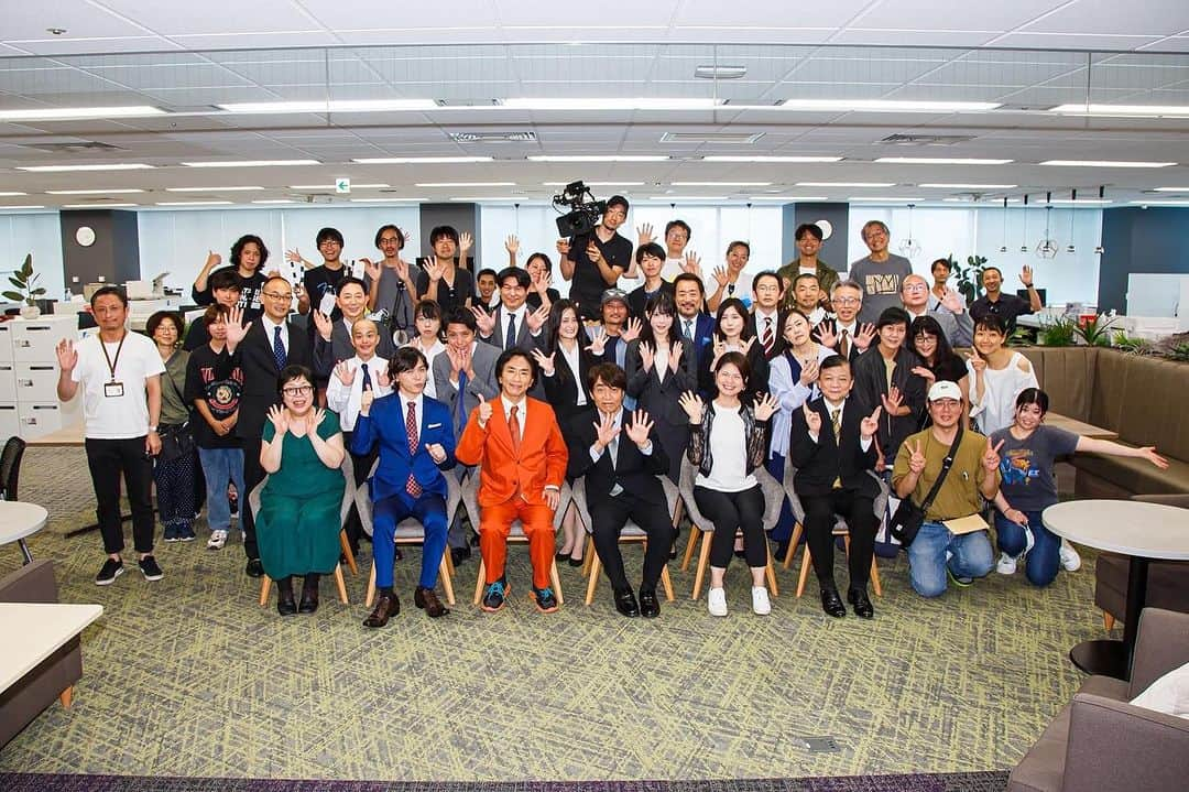 塩谷瞬さんのインスタグラム写真 - (塩谷瞬Instagram)「映画『いまダンスをするのは誰だ？』 舞台挨拶に登壇します✨  パーキンソン病を患いながらも 生きる葛藤と喜びを体現した作品です✨  是非観にきてください！✨  10/28(土)の舞台挨拶  10/28(土)　10：10の回（上映後） 登壇者（予定）：#古新舜 監督、 #小島のぞみ、#今安琴奈、#深来マサル、 #塩谷瞬  cinemarosa.net/imadance.htm  #いまダンスをするのは誰だ #いまダン #シネマロサ」10月26日 16時35分 - shunshioya_official