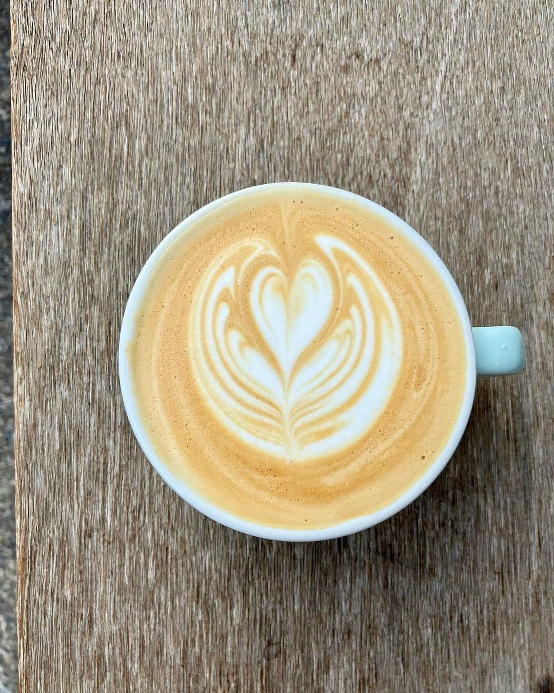 HeyCoffeeのインスタグラム：「. こんばんは！マオです🙋🏻‍♀️ なんだか日中暖かくてお散歩日和でしたね！  少し前の投稿でお知らせしました、再登場のへいべいブレンドで今日はカプチーノを淹れていました☕️ ミルクチョコレートのようなコクとまろやかさがあってとてもオススメです👏  もちろんドリップもとてもバランスよくてシーンを選ばないおいしさ！ぜひお試しくださいねー🙏  新登場の栗パウンド🌰さっそくチェックしに来てくださった方、ありがとうございます🌰 カット売りをしていますが、パウンドケーキはハーフサイズ（約5カット分）の販売もできます✨ ちょっとした手土産や自分へのご褒美などぜひ見つけたら見てみて下さいね！ 明日の夕方ごろには栗パウンドのハーフサイズをご用意できそうです🌰お楽しみに！  明日もあゆちゃんとマオがお待ちしてます🔥  【MAO BAKE LINE UP】 栗パウンド　NEW🌰 チョコマシュマロクッキー 抹茶チョコマシュマロクッキー クッキーアソート ソルトカカオニブクッキー シナモンクッキー ⁡ #HEYCOFFEE #ヘイコーヒー  #coffee  #specialtycoffeeshop  #スペシャルティーコーヒー  #さいたまカフェ #戸田市グルメ  #戸田市 #戸田公園  #戸田公園カフェ  #川口カフェ  #蕨カフェ #埼京線 #バリスタ #バリスタ募集 #バリスタ求人」