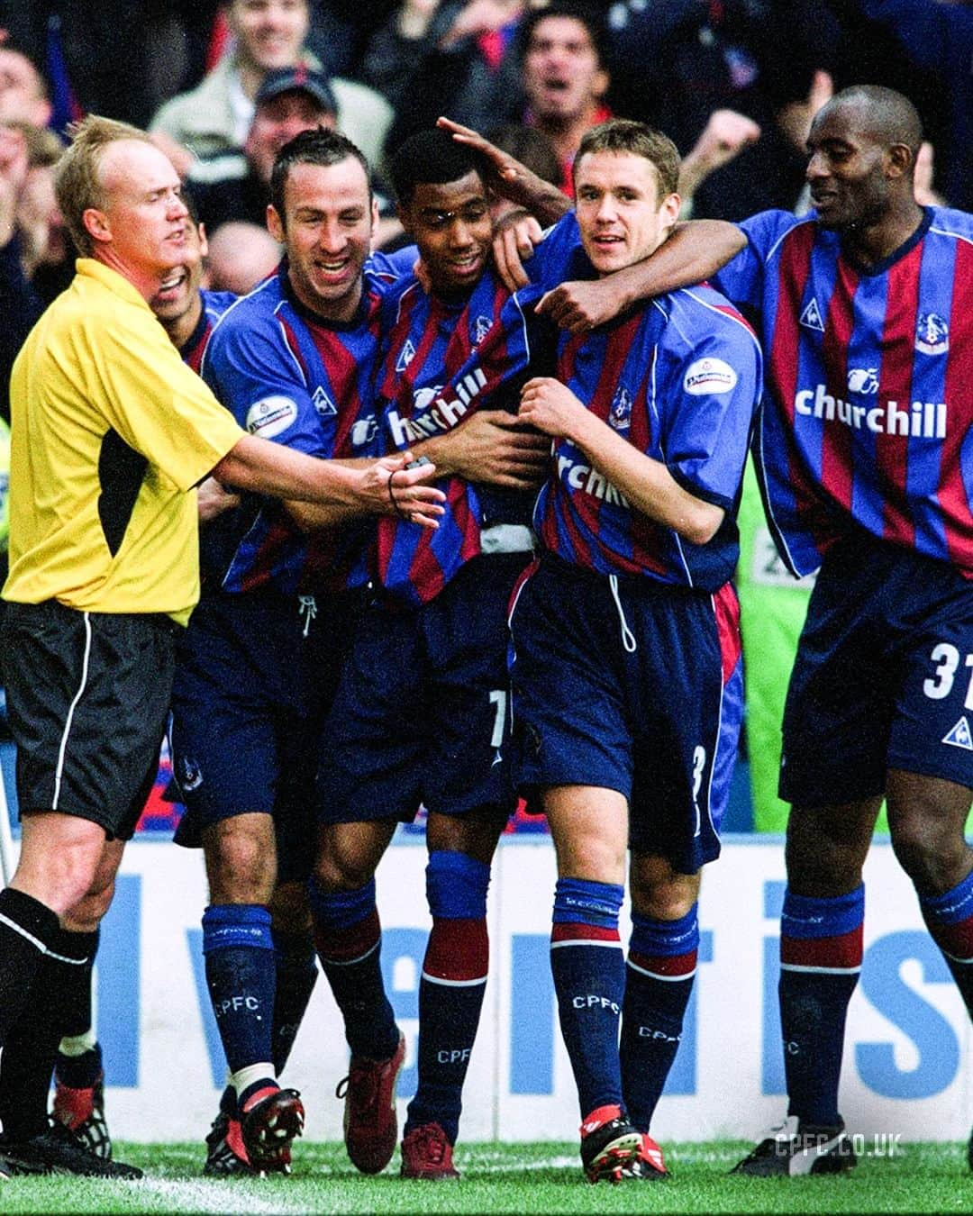 クリスタル・パレスFCさんのインスタグラム写真 - (クリスタル・パレスFCInstagram)「Putting FIVE past Brighton #OnThisDay in 2002 😍  #CPFC #PremierLeague #PL #CrystalPalace #Brighton」10月26日 16時42分 - cpfc