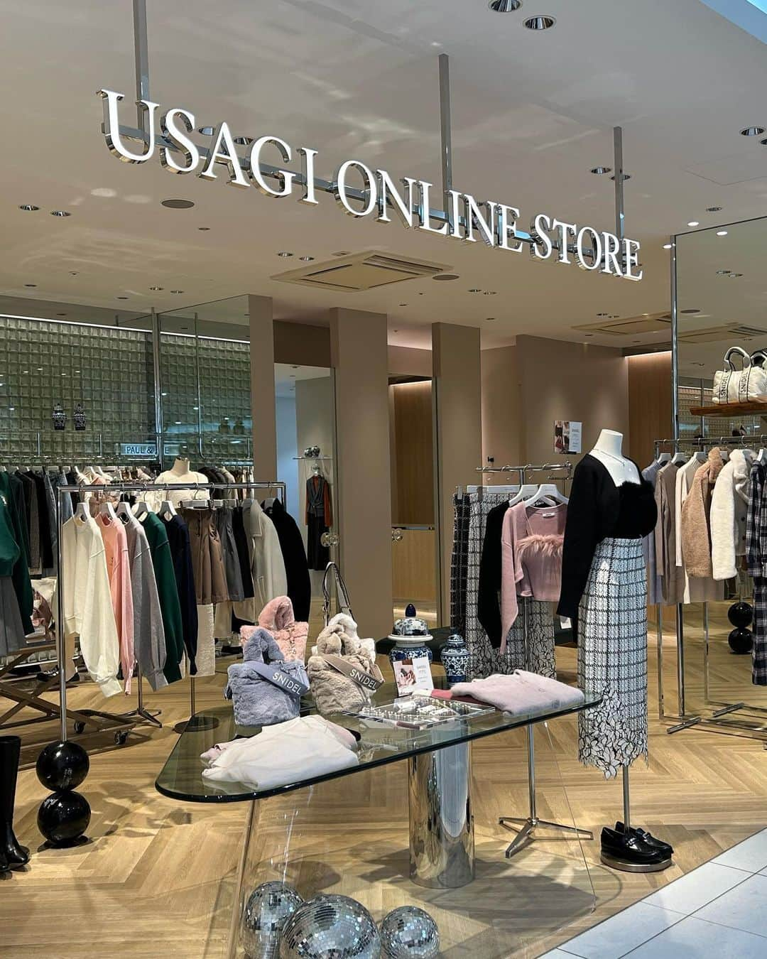 USAGI ONLINEさんのインスタグラム写真 - (USAGI ONLINEInstagram)「本日、USAGI ONLINE STORE東武百貨店 船橋店オープン！！SNIDEL, FRAY I.Dなど人気ファッションブランドがラインアップ！👏  オープンを記念したスペシャルキャンペーンを開催！ お近くの皆様、是非お立ち寄りくださいませ☺️  ★10月26日(木) MA CARD会員限定で【全商品10%OFF キャンペーン】  ★10月26日(木)～10月29日(日) 【MA CARD FOR GO GREEN 5% ポイントアップキャンペーン】  ■ USAGI ONLINE STORE 東武百貨店 船橋店 店舗情報  ■所在地 〒 273-8567 千葉県船橋市本町7-1-1 東武百貨店  船橋店 1階 1番地  ■営業時間 月曜日～土曜日 / 10:00〜20:00  日曜日・祝日 / 10:00～19:00  ■ TEL：047-406-3211 (営業日より開通)  ＜取り扱いブランド＞ SNIDEL（スナイデル）/ SNIDEL HOME（スナイデル ホーム）/ FRAY I.D（フレイ アイディー）/ LILY BROWN（リリー ブラウン）/ CELFORD(セルフォード) / Mila Owen (ミラ オーウェン)」10月26日 16時44分 - usagionline