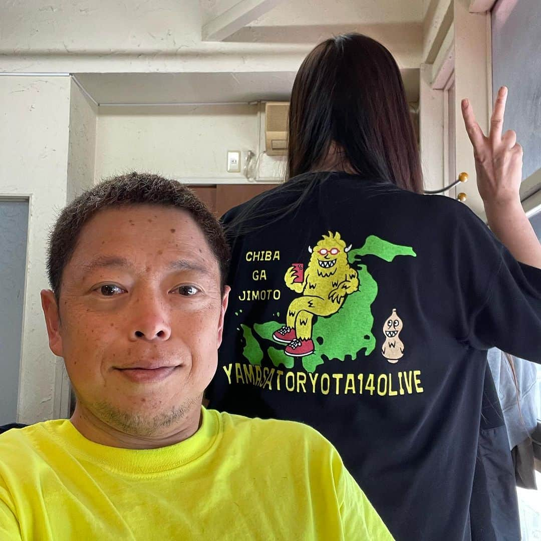 杉本知香さんのインスタグラム写真 - (杉本知香Instagram)「福ちゃんの貴乃花親方ものまね🤣 どれが本物の親方かわからなくなるー🤣 　 ネゴちゃんデザインの南キャン山ちゃんTシャツ 気に入り過ぎてヘビロテ😆  #中目黒美容室 #ガリットチュウ福島#ガリットチュウ#福島善成 #貴乃花親方 #ネゴシックス#バキバキモンスター」10月26日 16時51分 - sugimotoc