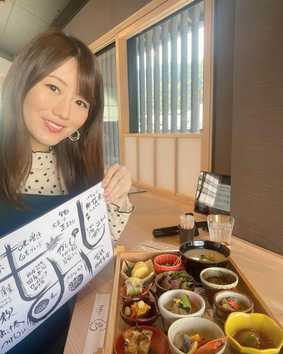 にゃんさんゴルフさんのインスタグラム写真 - (にゃんさんゴルフInstagram)「嵐山ランチは ぎゃあてい御膳（京おばんざい御膳）✌️ ご飯を湯葉丼に変更したよ❤️  1階にはお土産と、食べ歩きメニューが🎶 湯葉餃子おいしそう！！🥟 お腹いっぱいで食べれなかったけど😂🤣  #PR#嵐山ぎゃあてい #京都ランチ #嵐山ランチ #京都グルメ #嵐山グルメ #おばんざい #おばんざいランチ#嵐山観光」10月26日 17時05分 - miiiii0228