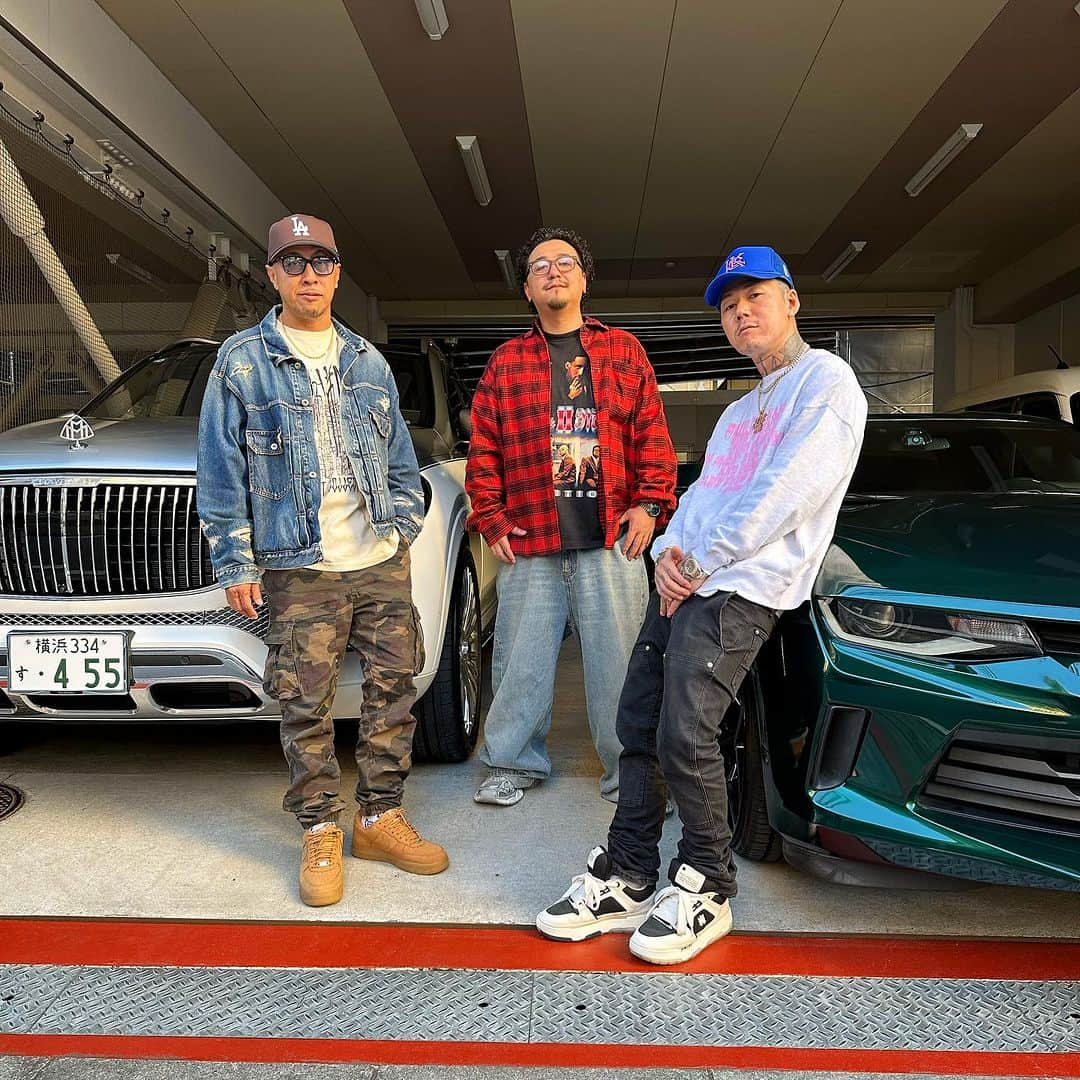 Kayzabroのインスタグラム：「3人で来年の計画中🔥 #avalanchegoldandjewelry #25thanniversary  #selfmade #zotonthewave #kowichi」