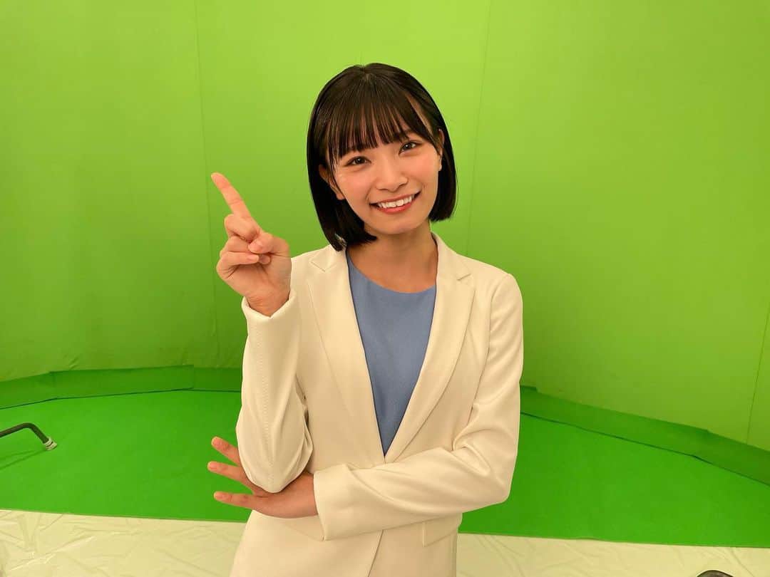 のインスタグラム：「お知らせ  クラウドERP「GRANDIT miraimil」さんのCMに 出演させていただきました💐  初！単独CM！ とっても嬉しい✌︎  かっちりとしたスーツ着るの初めてだっので新鮮でした！ 似合ってるかな？🤭  撮影ドキドキでしたが… 歌ったり色んなリアクションしたりなど とても楽しい撮影でした☺︎  ミライミル〜のリズミカルな音楽が 凄く耳に残って沢山口ずさんじゃいました♪  YouTubeとTVerでご覧いただけますので 是非チェックしてみてください〜！  感想待ってます☺︎  「miraimil 情報管理・意思決定編30秒」 youtube.com/watch?v=jpmlA7…」