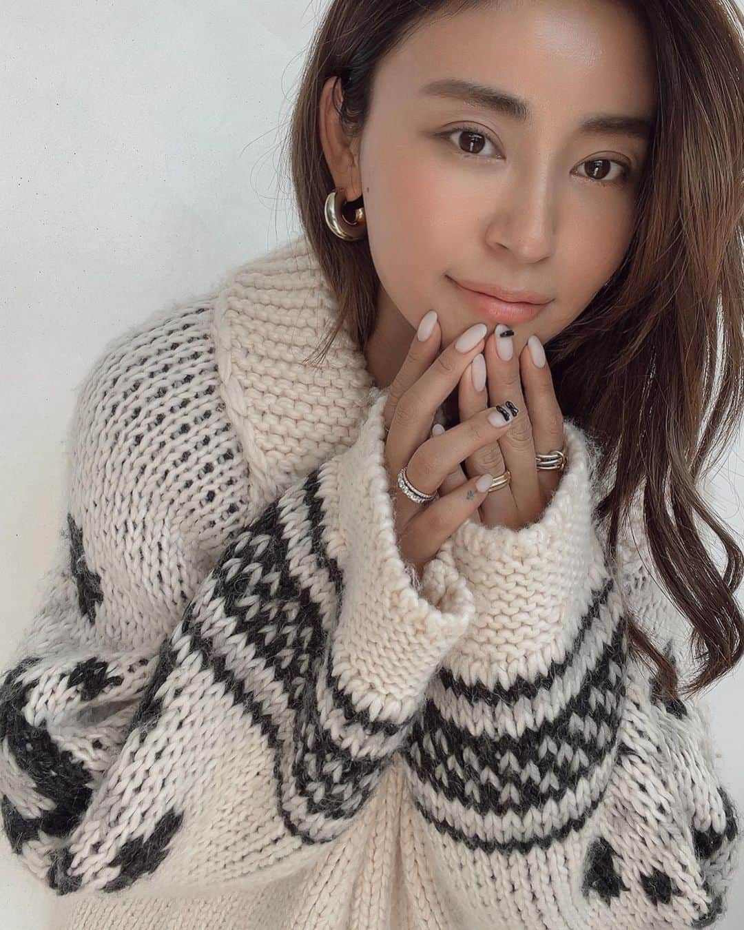 山中美智子さんのインスタグラム写真 - (山中美智子Instagram)「カウチンニットがついに♡  coming soon となりました🫰🏾  @alexiastam_official  受注会でとても人気だったニットシリーズや アウターも金曜日19時に入荷です☕️  是非お楽しみに🤍🤍🤍🤍🤍🤍🤍🤍」10月26日 17時12分 - alexiastam1988