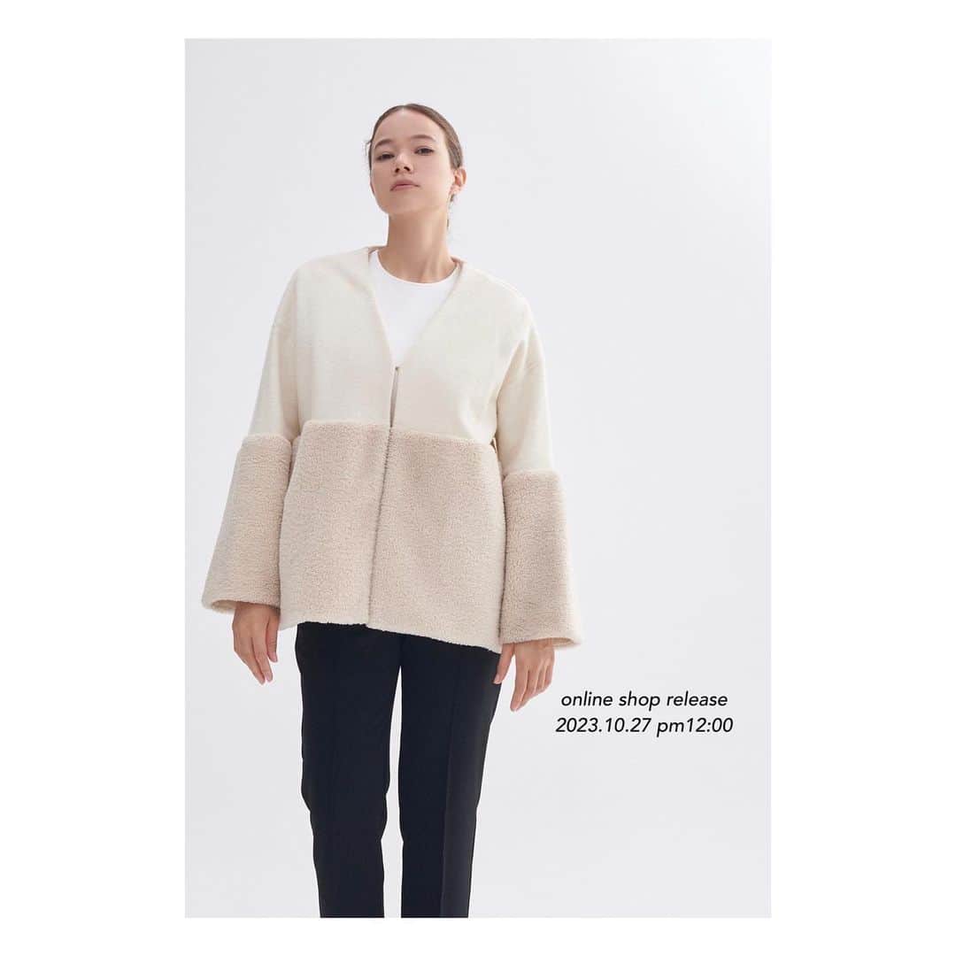 yoriのインスタグラム：「*online shop reserve*  10/27 pm12:00〜 下記商品を数量限定で 予約販売致します！ お見逃しなく！  #もくもくキルトジャケット #Vネックファーショートコート #ダブルパフスリーブコート #圧縮ニットカーデ  #yori_japan」