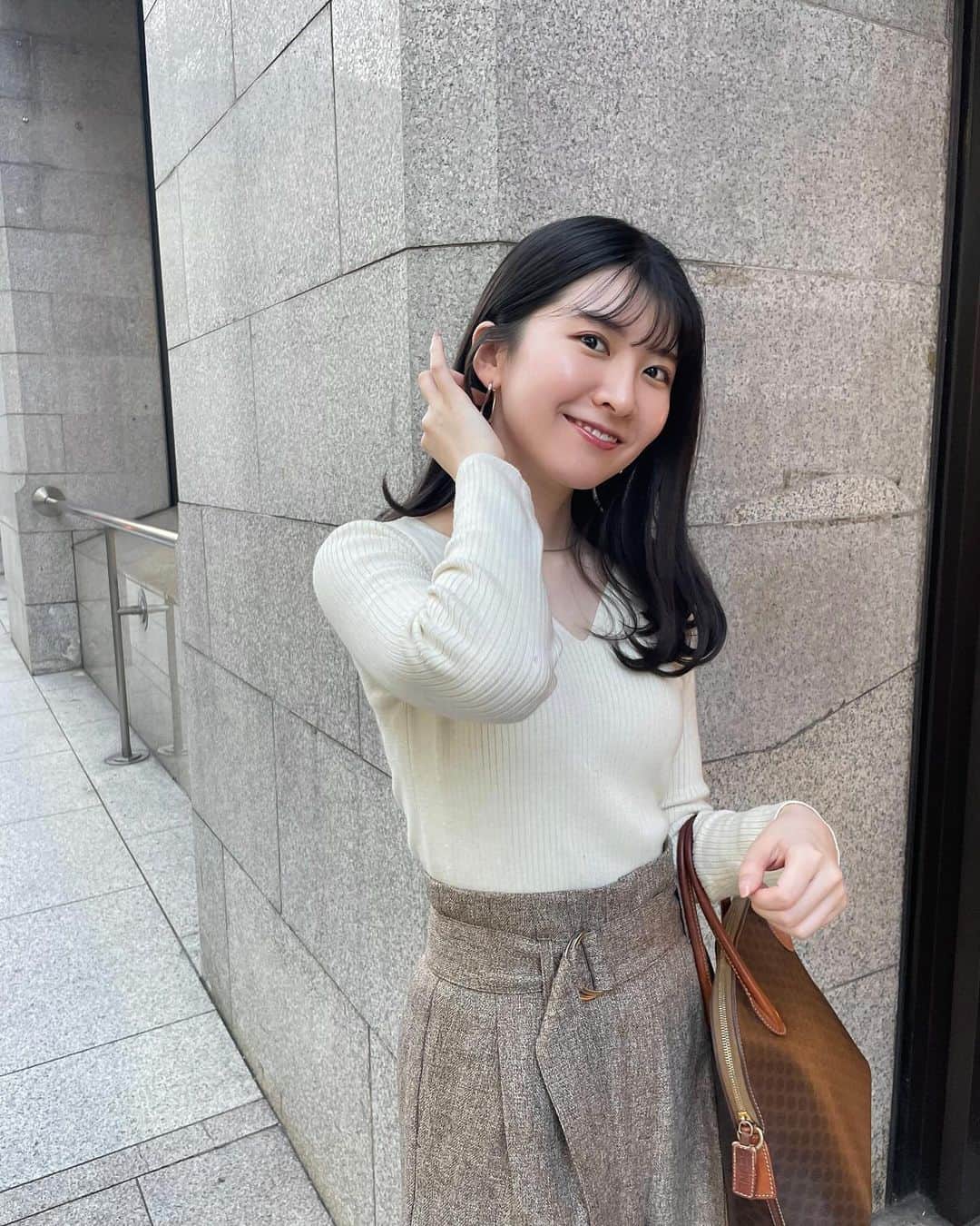 駒木結衣さんのインスタグラム写真 - (駒木結衣Instagram)「最近はワイドパンツが楽ちん🐨 すっきりめのツイード素材で絶妙なカラーがお気に入りです  #秋服 #パンツコーデ #秋コーデ  #pr #naturalbeautybasic  #ナチュラルビューティーベーシック @naturalbeautybasic_official」10月26日 17時18分 - komaki_yui