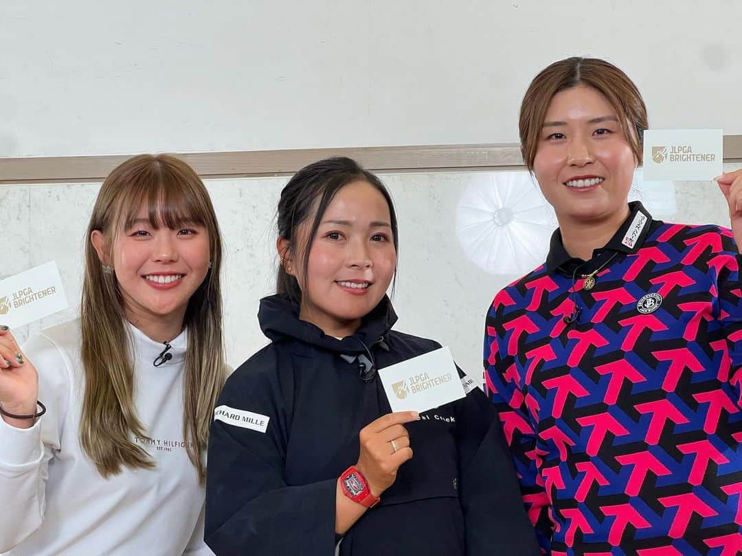 吉田有里のインスタグラム：「JLPGA BRIGHTENER TALKS 2023 昨年に引き続き2度目の女子中高生向けのトークイベントを、青木瀬令奈さんと大里桃子さんと行いました😊 ・ ゴルフに対する熱量がすごく伝わりました🥹私たちプロもとても楽しい時間を過ごせました！参加してくれた学生のみんなもそう思ってもらってると嬉しいです😳 一緒に頑張ろうね〜！👊」