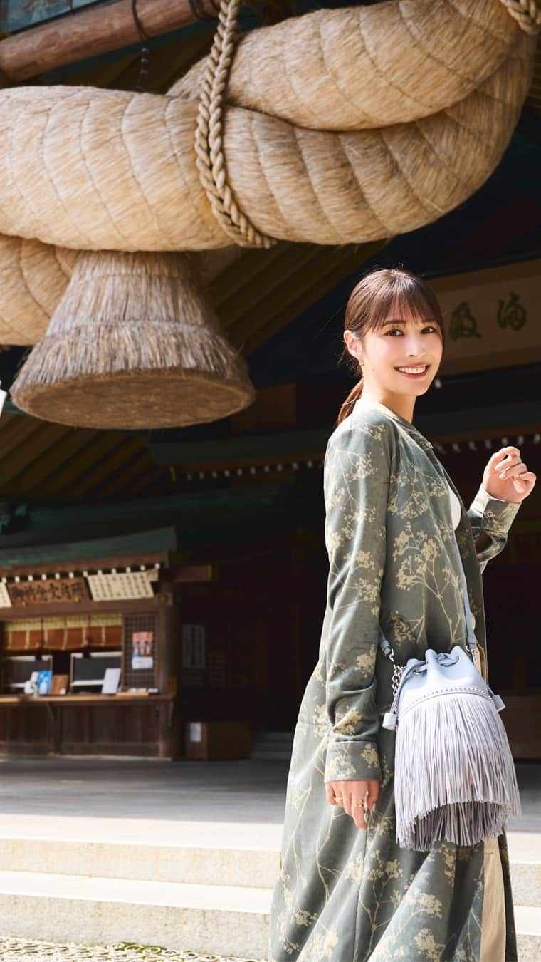 旅色のインスタグラム：「～・旅色Movieを公開中！🎬・～ ＜月刊旅色｜2023年11月号＞  #広瀬アリス さんと島根県出雲市へ！ 出雲の歴史を知り、 名物も食べられる「神門通り満喫ルート」を巡った旅の様子を ぜひMovieでもお楽しみください😊♩  ─────────────────────  ［　📖 月刊旅色｜2023年11月号　］  　神々が集うまち　 　　　　　まばゆい出雲へ⛩🫧  　✨今月のナビゲーター✨ 　　　広瀬アリス　さん  　　　　月刊旅色は 旅色Instagramトップのリンクから♩ 　　　▶︎▷▶︎ @tabiiro  https://tabiiro.jp/book/monthly/202311/  ─────────────────────  #創刊15周年 #月刊旅色 #電子雑誌 #旅色 #旅色Movie #国内旅行 #女子旅 #友達旅行 #ひとり旅行 #島根県 #出雲 #出雲旅行 #出雲観光 #出雲旅 #出雲グルメ #パワースポット巡り #縁結び神社 #神在月 #神門通り #tabiiro #japanguide #japantrips #izumo #japaneseshrine」