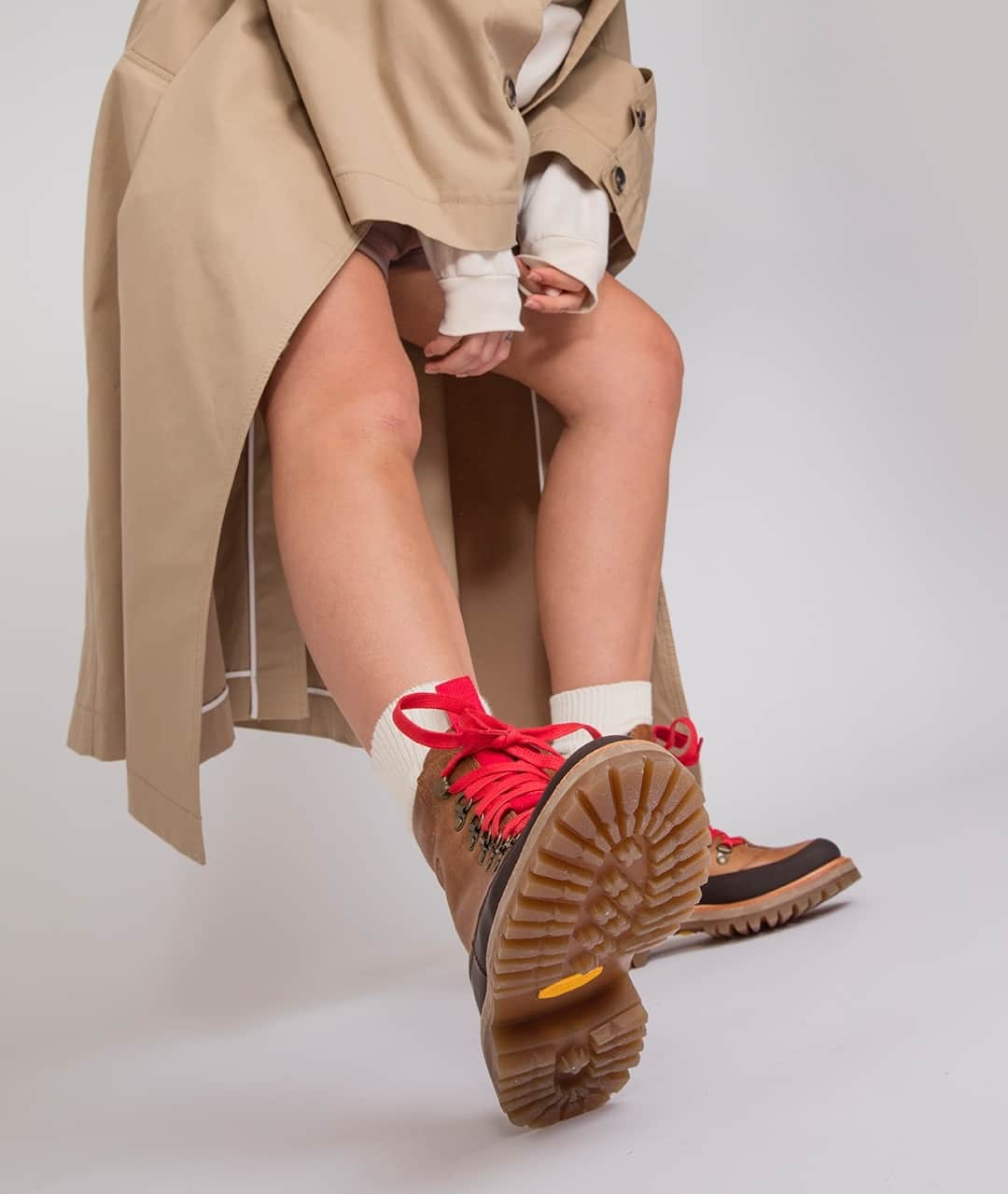 グレンソンさんのインスタグラム写真 - (グレンソンInstagram)「A brand new style to the collection. Blair sits on a vibram sole, making them perfect for walking. ⁠ ⁠ ⁠ ⁠ ⁠ #grenson #grensonshoes #hikingbots #boots #hikerboots #womenshikerboots #womensstyle #womenswear #style」10月26日 17時25分 - grensonshoes