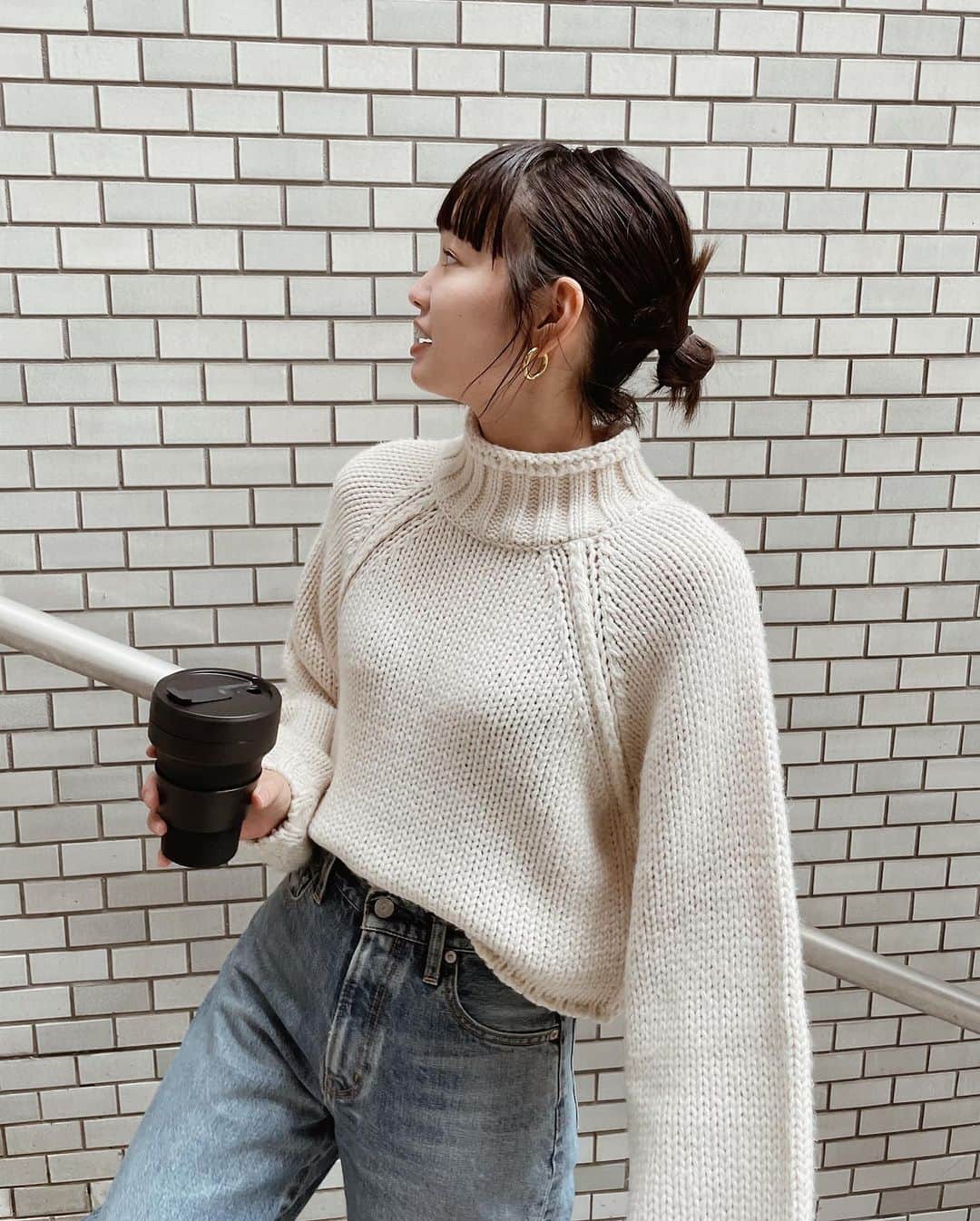 kanetaka ayaのインスタグラム：「最近私服はタックパンツかカーゴパンツばっかで デニムが遠ざかってたけど、このデニムかわいー  おかげさまで、金高デニム再熱でござます！ 24サイズ着用ですが、25のが丈感マルなので25インチにしよーっと。  今フェアでデニム購入でデニムポーチプレゼントなので、オススメデニム是非履きにきてくだせぇぇぇ♡  他のcoordinateはアカウントチェック！ ⇒@aya_kanetaka_ ♡ -——————————— #ブラックコーデ#ママコーデ#30代コーデ #ungrid#ungrid_official #ungridコーデ」