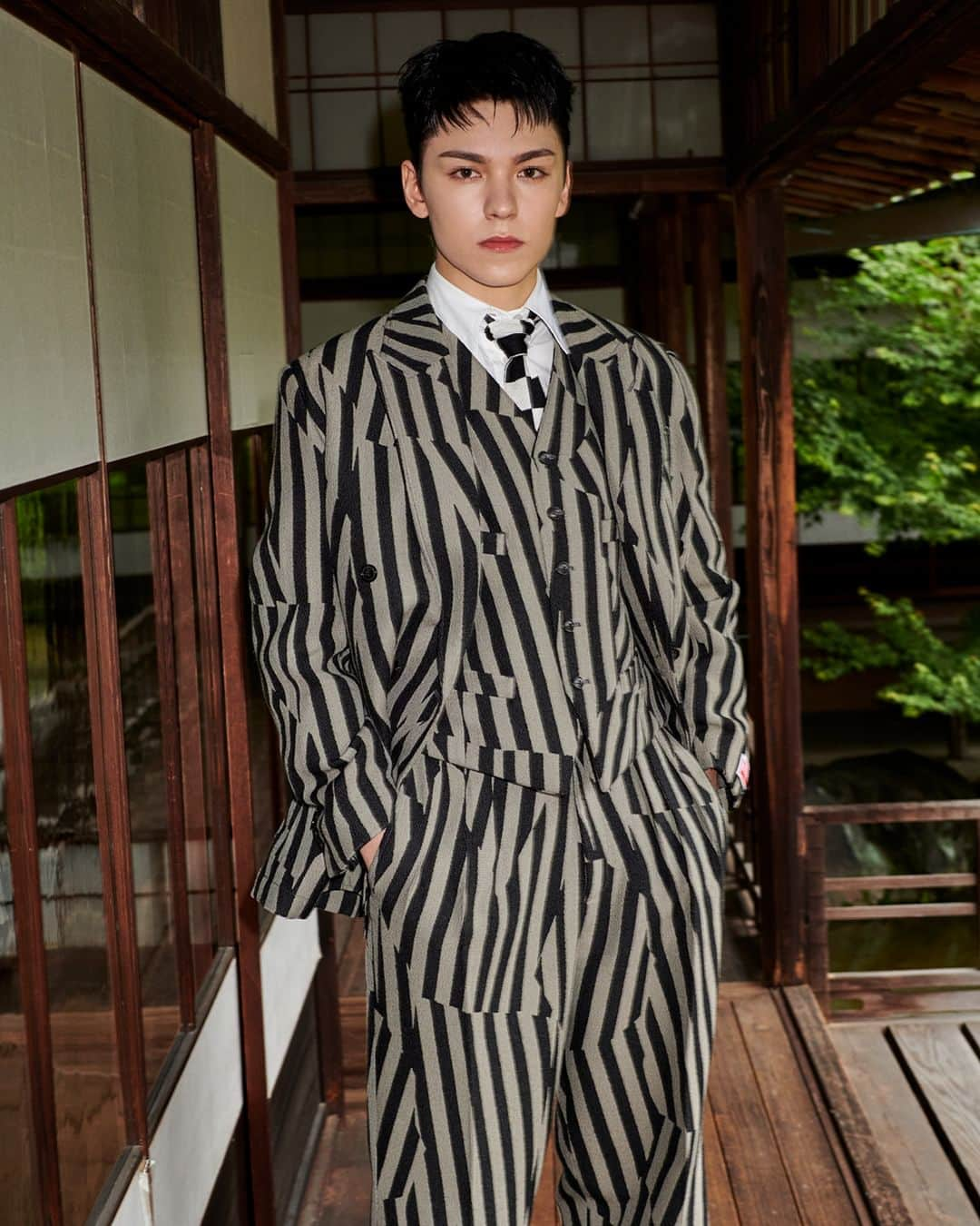 ケンゾーのインスタグラム：「Discover the Dazzle Stripe print from @Nigo’s FW23 collection, a broken-stripe motif from the 1980s archives of the Maison.  This print embellishes a 3 piece suit perfectly donned by KENZO Brand Ambassador @Vernonline.  #KENZONIGO #VERNON」