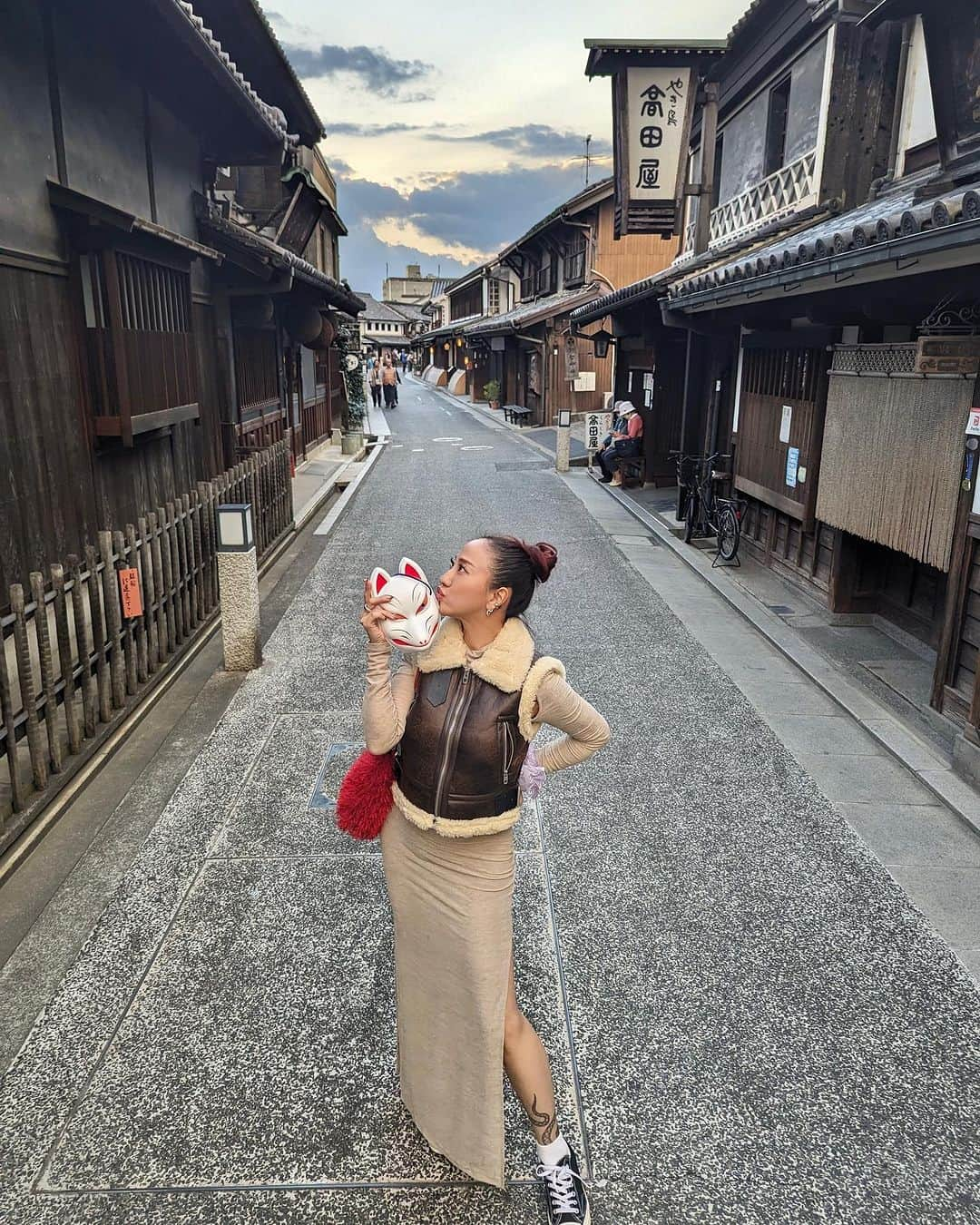 JASMINEさんのインスタグラム写真 - (JASMINEInstagram)「岡山県倉敷市に初めて降り立った🍶🏮⚔️  なんで素敵な街並み、、、ゴクリ。  るろうに剣心ごっこし放題で、 「前世が人斬り抜刀斎だっただけあってあの頃の記憶が蘇ってきてしまう🗡️」  ってゆう妄想に浸ることができた。」10月26日 17時31分 - jasmilicious