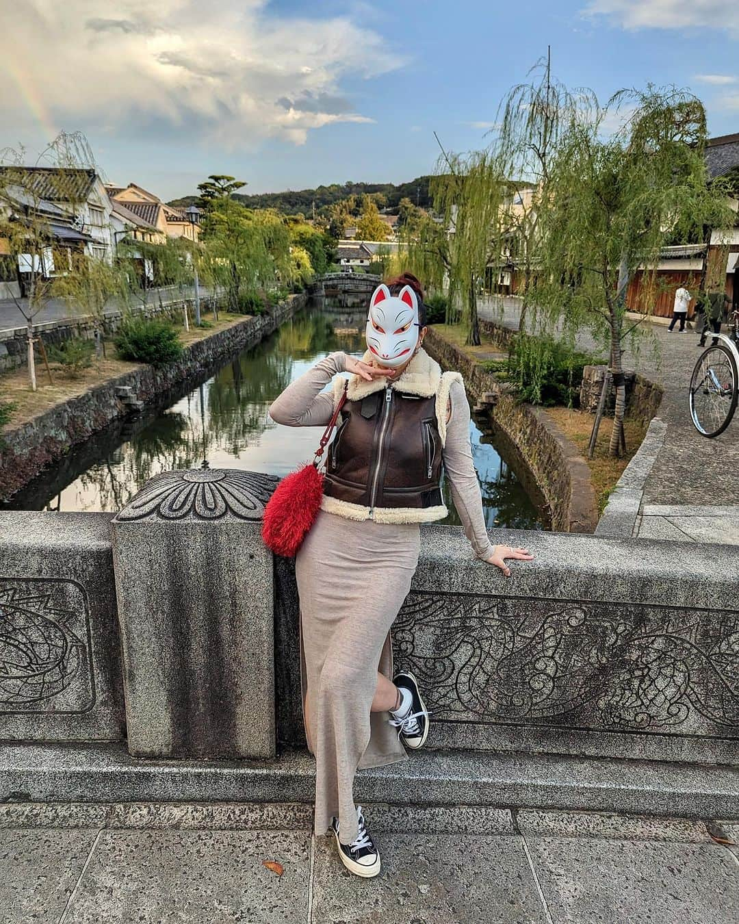 JASMINEさんのインスタグラム写真 - (JASMINEInstagram)「岡山県倉敷市に初めて降り立った🍶🏮⚔️  なんで素敵な街並み、、、ゴクリ。  るろうに剣心ごっこし放題で、 「前世が人斬り抜刀斎だっただけあってあの頃の記憶が蘇ってきてしまう🗡️」  ってゆう妄想に浸ることができた。」10月26日 17時31分 - jasmilicious