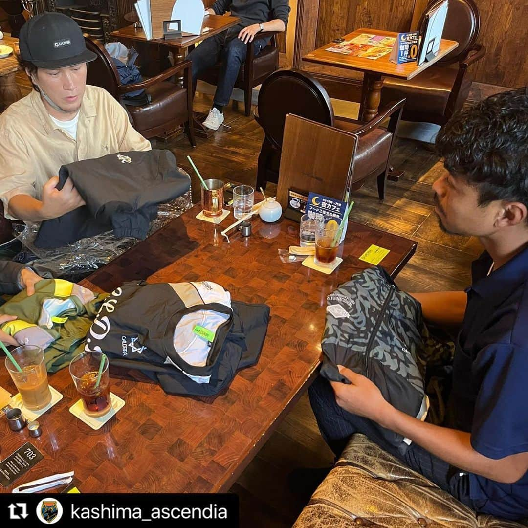 青木剛さんのインスタグラム写真 - (青木剛Instagram)「#Repost @kashima_ascendia with @use.repost ・・・ ・ 【サプライヤー訪問】 CALDEIRA 様へご挨拶と打ち合わせをさせていただきました✍️ CALDEIRA様はAscendiaのユニホームを中心にウェア制作・サプライヤーをしてくださっています👕  デザインがカッコいいものが多く、普段からオシャレに着れます！  この日はウェアの打ち合わせも進め、寒くなるこれからに必須な冬物のAscendiaオリジナルの制作も決定しております！  @caldeira_tokyo  いつもサポートありがとうございます！ 引き続きよろしくお願いいたします！  《📣オフィシャルトップパートナー☀️》 ☆六左衛門 様 (@rokuza.emon)  【📣オフィシャルメディアパートナー💻】 ☆Locoty 様 (@locoty_rokko)  【📣オフィシャルパートナー🦌】 ☆ツマギアンズ 様 (@tsumagians) ☆丸三老舗 様 (@marusanrouho) ☆うさみ園 様 (@1515usamien) ☆株式会社スミエイ 様 ☆アディッシュプラス株式会社 様(@takuma_is) ☆明盛宏産株式会社 様 (@meisei_kousan) ☆飯島自動車工業 様 ☆株式会社田口商事 様 ☆ミツギ写真 様(@mitsugishashin)  《📣オフィシャルトップサポーター☀️》 ☆トライレイクゴルフクラブ 様 (@goruhupuraza)  【📣オフィシャルサポーター🦌】 ☆くるりん森 様 (@kururinmori_kashima) ☆有限会社大川交通 様 ☆豆ぱん 様 (@mamepan5656) ☆K3Cafe 様 (@k3cafe) ☆おくだ鍼灸マッサージ院 様 (@okuda_kashima)  ☆鹿畑ポテト小屋 様 (@shikaclub) ☆みちくさ 様 (@michikusa_kashima) ☆遊酒宮なか 様 (@yuushumiyanaka) ☆有限会社誠和運輸 様 ☆REイッソクダイシｨｨｨｨ 様 ☆アクアショップアレンジ 様(@aqua_shop_arrange2021 ) ☆おおつき接骨院 様( @otsukisekkotsuin_kashima )  【📣オフィシャルサプライヤー👕】 ☆CALDEIRA 様 (@caldeira_tokyo) ☆BMZ 様 (@bmz_inc)  #鹿島Ascendia  @kashima_ascendia #フットゴルフ #パートナー様募集中  #FOOTGOLF #FOOTGOLFDREAM #感謝 @footgolfdream_official」10月26日 17時44分 - takeshiaoki15