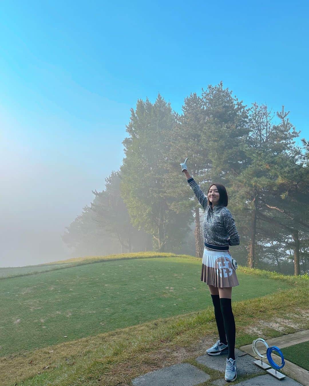 キム・ソラのインスタグラム：「• 가을 ⛳️🍁🍂  #혼가먼트 #HORNGARMENT」