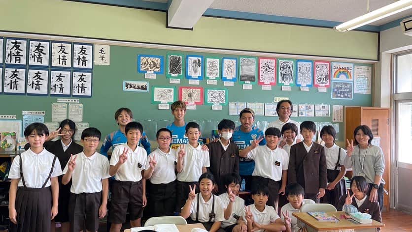 櫻内渚さんのインスタグラム写真 - (櫻内渚Instagram)「あいさつ運動＆みまもる運動 今日は鴨部小学校。 安全に帰りましょう😁  #fc今治 #突き進め光射す方へ #鴨部小学校 #次はどこの学校かな」10月26日 17時51分 - sakurauchi_nagisa