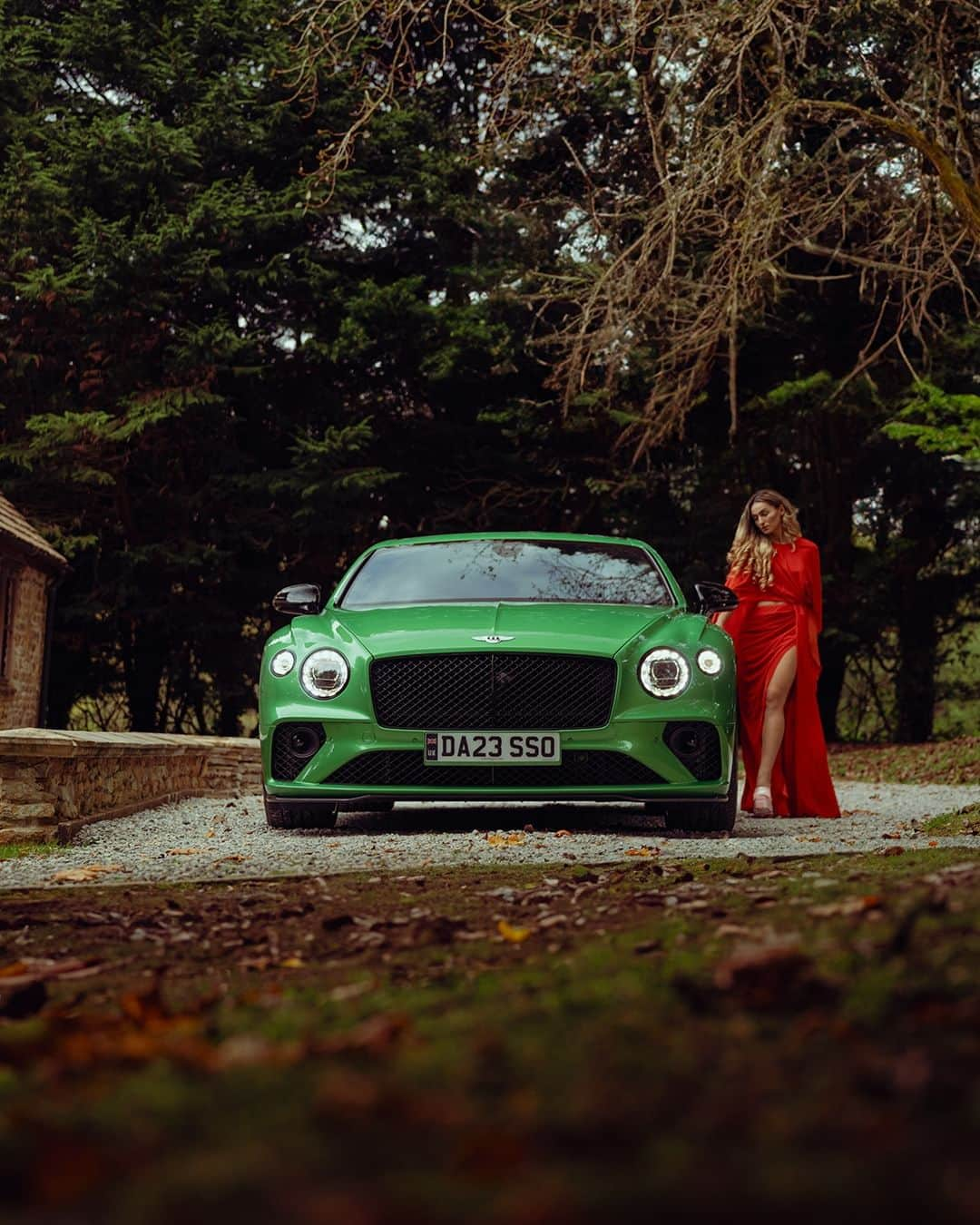 ベントレーさんのインスタグラム写真 - (ベントレーInstagram)「Red and green should never be seen. 📸 @opticalwander   -   #Bentley #ContinentalGT S (V8) WLTP drive cycle: fuel consumption, mpg (l/100km) – Combined 23.3 (12.1). Combined CO₂ Emissions – 275 g/km.」10月26日 17時57分 - bentleymotors