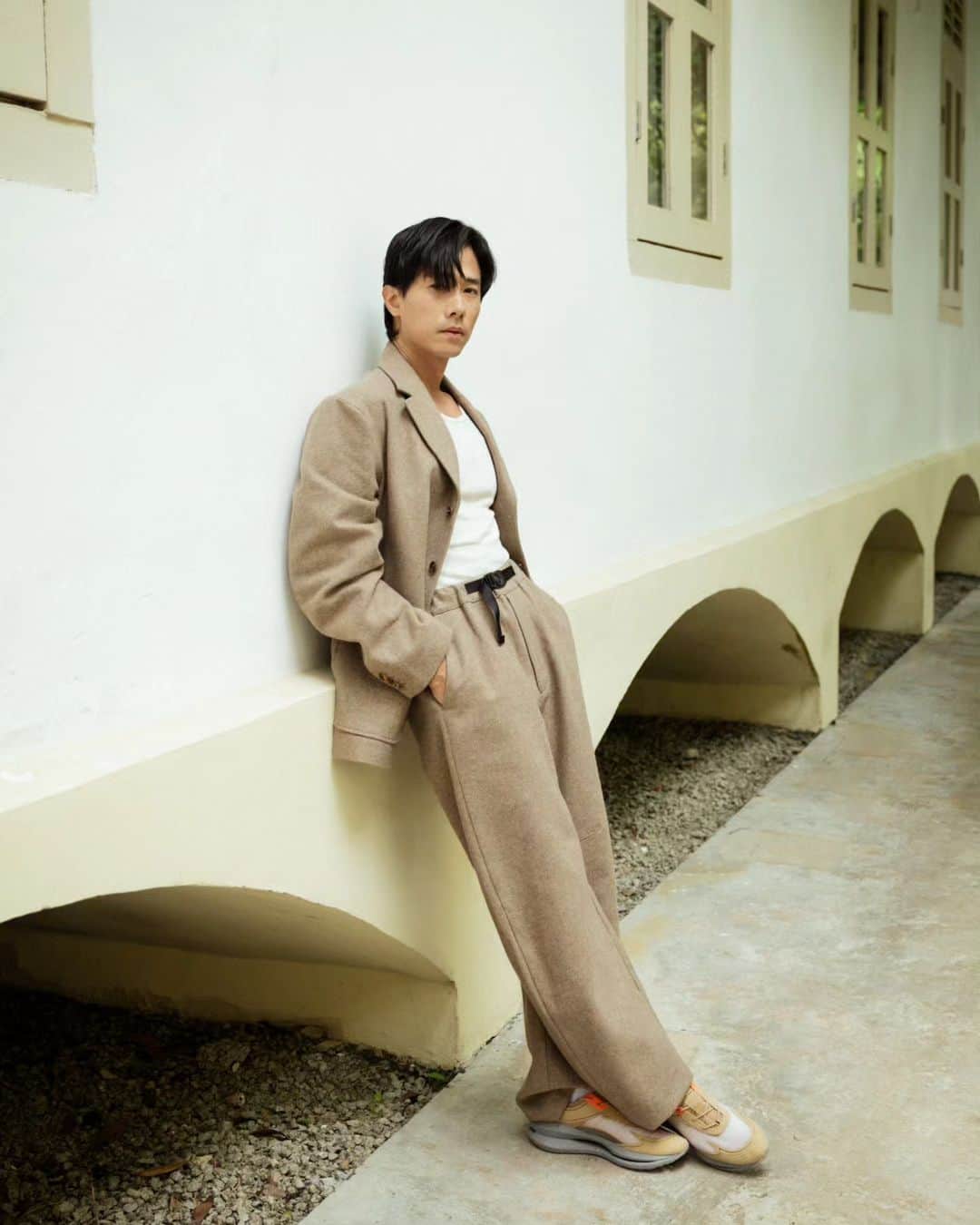デスモンド・タンのインスタグラム：「Unleash a new level of comfort and style with RUNGER. 👟  Elevate your style with the latest RUNGER sneakers, featuring a cutting-edge hollow sole and sleek upper design. Experience ultimate comfort and a touch of luxury.  @OnitsukaTigerOfficial @OnitsukaTigerSG #OnitsukaTigerSG #OnitsukaTiger #RUNGER」