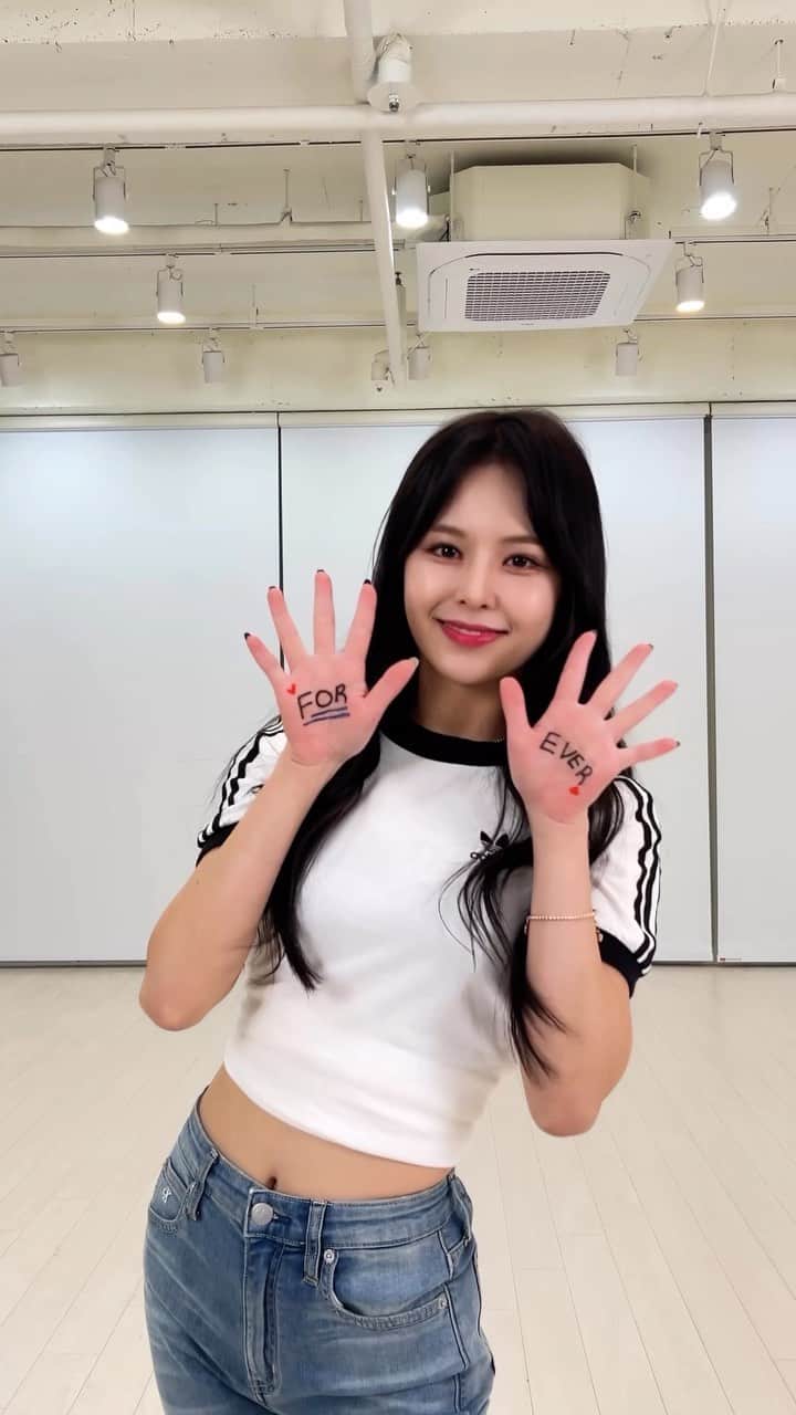 EVERGLOWのインスタグラム：「2023 EVERGLOW US TOUR [ALL MY GIRLS] Dance Replay #DUNDUN #EVERGLOW #에버글로우 #이유 #EU #ALL_MY_GIRLS_IN_US  ⬇⬇⬇  Tickets : bit.ly/3E2Zevw Meet & Greet : mmt.fans/bnuY」