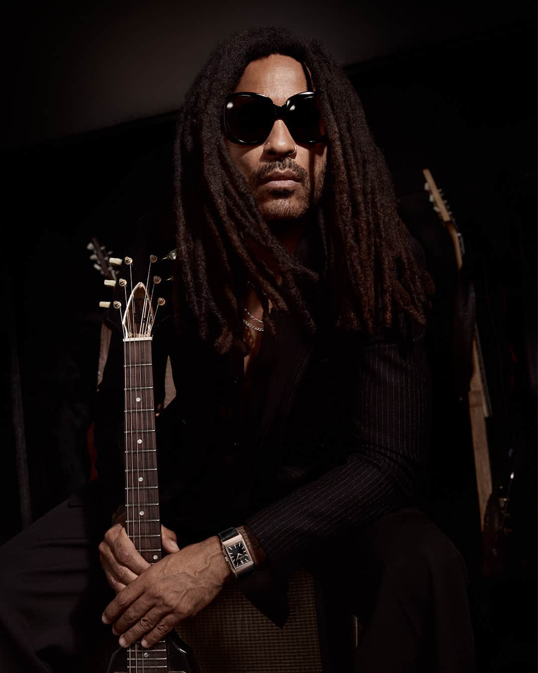 ジャガールクルトのインスタグラム：「Changing style instantly. #Reverso _ Lenny Kravitz @lennykravitz Reverso Tribute Chronograph Designed, made and assembled in our Manufacture _ ‘It feels like it's always been there. That's one of the beautiful things. It blends with me when I want to change. That's the beauty of this watch. You change moods, you change your vibe, and you take it and flip it over and a whole new thing happens.’ – Lenny Kravitz _ #JaegerLeCoultre #Reverso #TheWatchmakerOfWatchmakers #LennyKravitz」