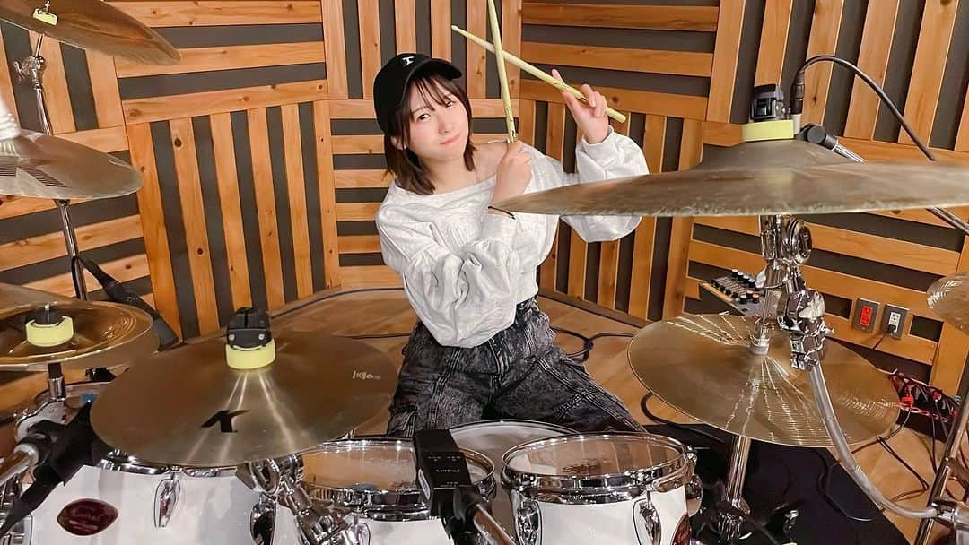 広瀬ゆうきさんのインスタグラム写真 - (広瀬ゆうきInstagram)「広瀬ゆうきちゃんベースがんばれ🥁  #Lonesome_blue #ロンブル　#ドラム」10月26日 18時03分 - hiroseyuuki88