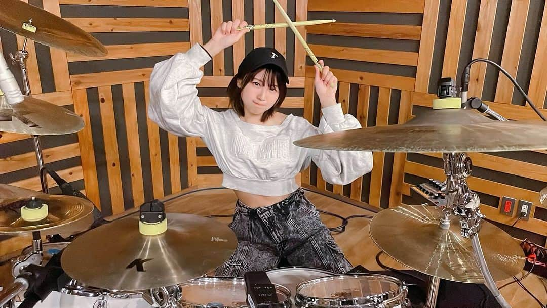 広瀬ゆうきのインスタグラム：「広瀬ゆうきちゃんベースがんばれ🥁  #Lonesome_blue #ロンブル　#ドラム」