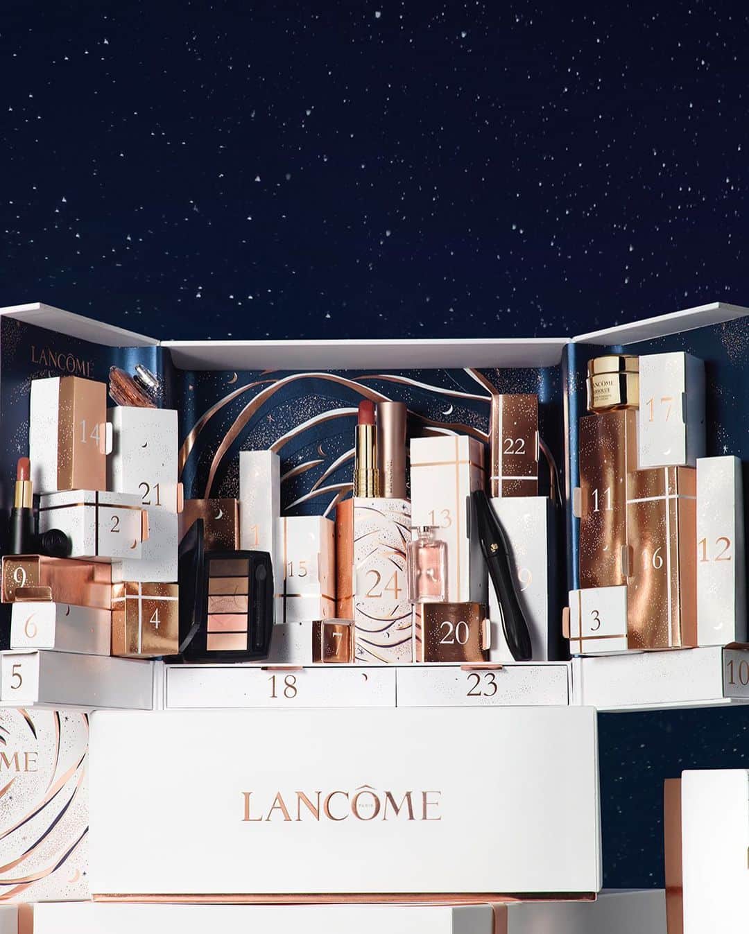Lancôme Officialさんのインスタグラム写真 - (Lancôme OfficialInstagram)「24 shining surprises for an unforgettable countdown during the Holidays. Discover the magic sealed within Lancôme’s limited-edition Beauty Advent Calendar and experience the beauty of this glittering season.  #Lancome #LancomexLouvre #Holiday23」10月26日 18時06分 - lancomeofficial