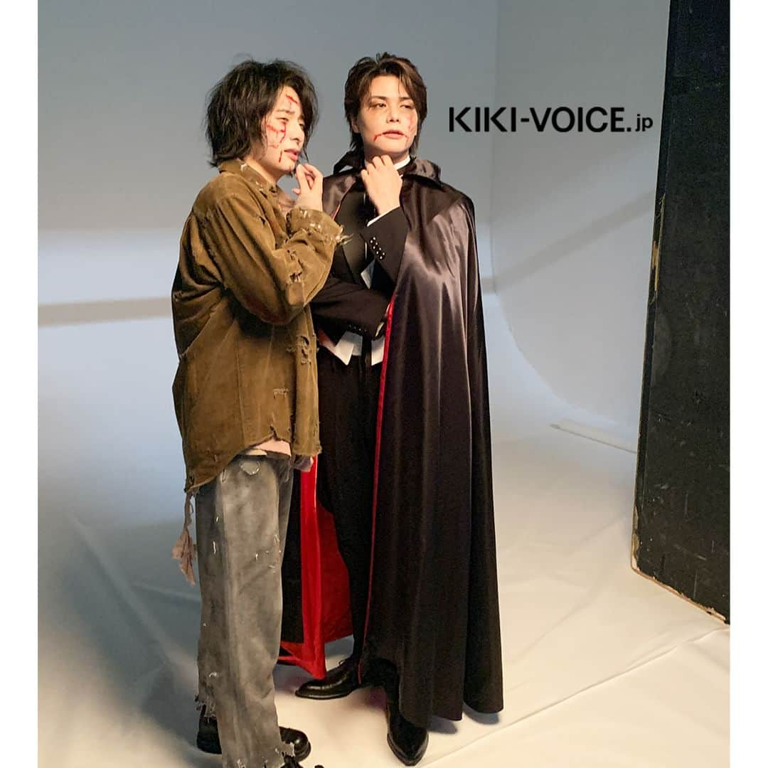 VOICE Newtypeさんのインスタグラム写真 - (VOICE NewtypeInstagram)「・ 「ボイスニュータイプ」のWEBサイト[KIKI]で連載中「市川太一＆八代拓の市か八か！」 本日は撮影の際スタッフが収めた10月号のオフショットを公開📸  .  事務所の先輩＆後輩であり、同い年コンビの #八代拓 さん＆ #市川太一 さんによる好評連載 「市（イチ）か八（バチ）か！」  今月は #ハロウィン仮装 🎃 市川さんは #ゾンビ 、八代さんは #ヴァンパイア 姿に👀 会員限定の #ムービー ＆ #チェキ プレゼントもお見逃しなく🌟 .  プロフィールのURLからKIKIにアクセス▶@voice_newtype 連載記事は「Journal 連載」のバナーからチェックできます🥰  ▼記事URL SIDE市：https://kiki-voice.jp/journal/1712 SIDE八：https://kiki-voice.jp/journal/1719 .  #KIKIVOICEJP #市か八か #声優 #ボイスニュータイプ #voicenewtype #ハロウィン　#ハロウィンコスプレ」10月26日 18時06分 - voice_newtype