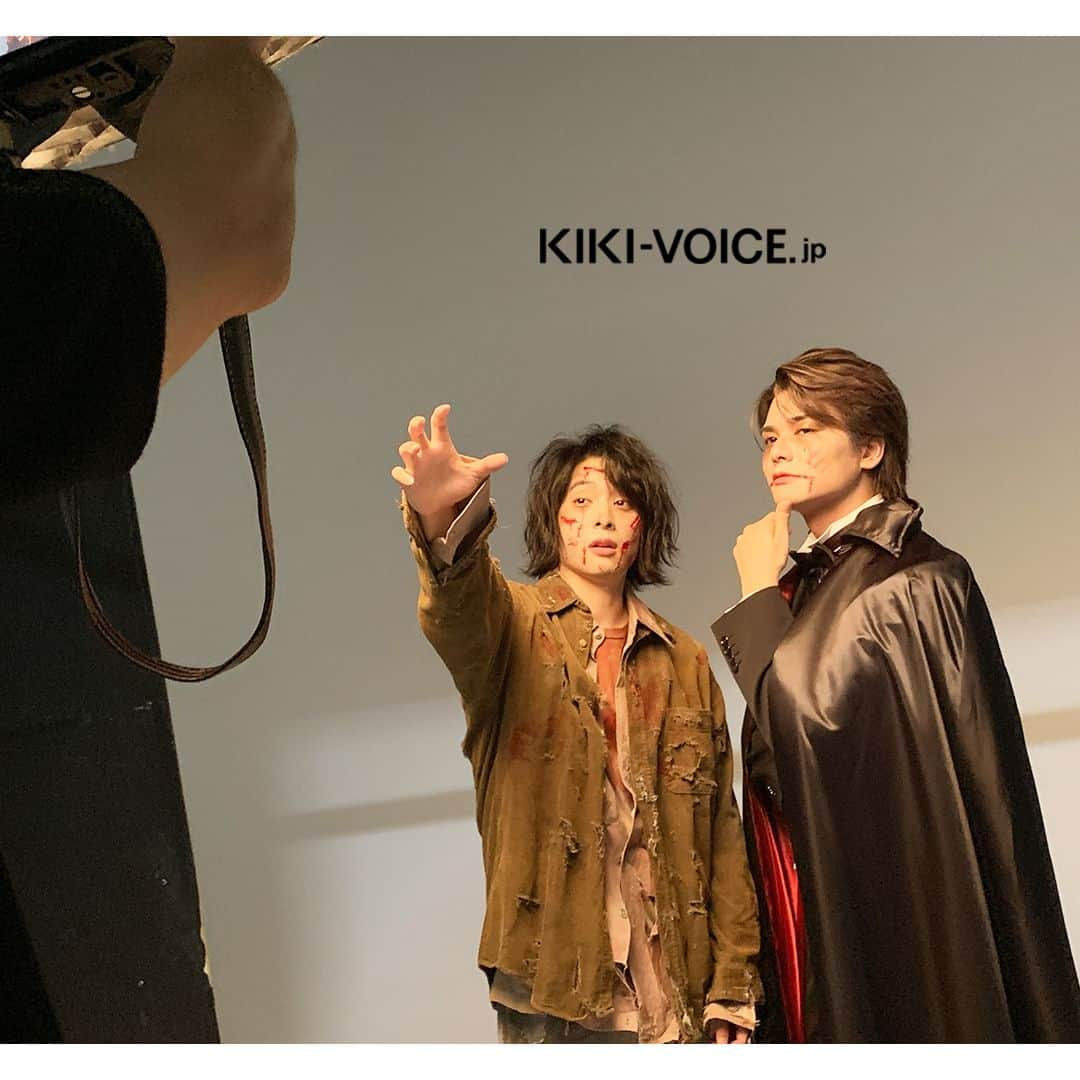 VOICE Newtypeさんのインスタグラム写真 - (VOICE NewtypeInstagram)「・ 「ボイスニュータイプ」のWEBサイト[KIKI]で連載中「市川太一＆八代拓の市か八か！」 本日は撮影の際スタッフが収めた10月号のオフショットを公開📸  .  事務所の先輩＆後輩であり、同い年コンビの #八代拓 さん＆ #市川太一 さんによる好評連載 「市（イチ）か八（バチ）か！」  今月は #ハロウィン仮装 🎃 市川さんは #ゾンビ 、八代さんは #ヴァンパイア 姿に👀 会員限定の #ムービー ＆ #チェキ プレゼントもお見逃しなく🌟 .  プロフィールのURLからKIKIにアクセス▶@voice_newtype 連載記事は「Journal 連載」のバナーからチェックできます🥰  ▼記事URL SIDE市：https://kiki-voice.jp/journal/1712 SIDE八：https://kiki-voice.jp/journal/1719 .  #KIKIVOICEJP #市か八か #声優 #ボイスニュータイプ #voicenewtype #ハロウィン　#ハロウィンコスプレ」10月26日 18時06分 - voice_newtype