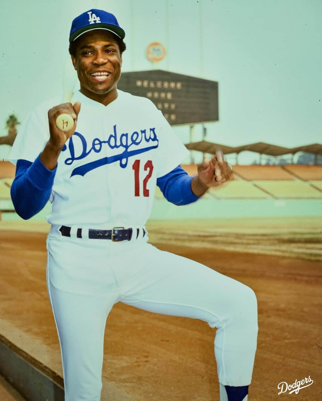 Los Angeles Dodgersのインスタグラム：「Congratulations Dusty on a storied career, both as a player and manager! Thank you for your contributions in Dodger blue. We wish you the best in retirement. And for one last time … high five, Dusty!」