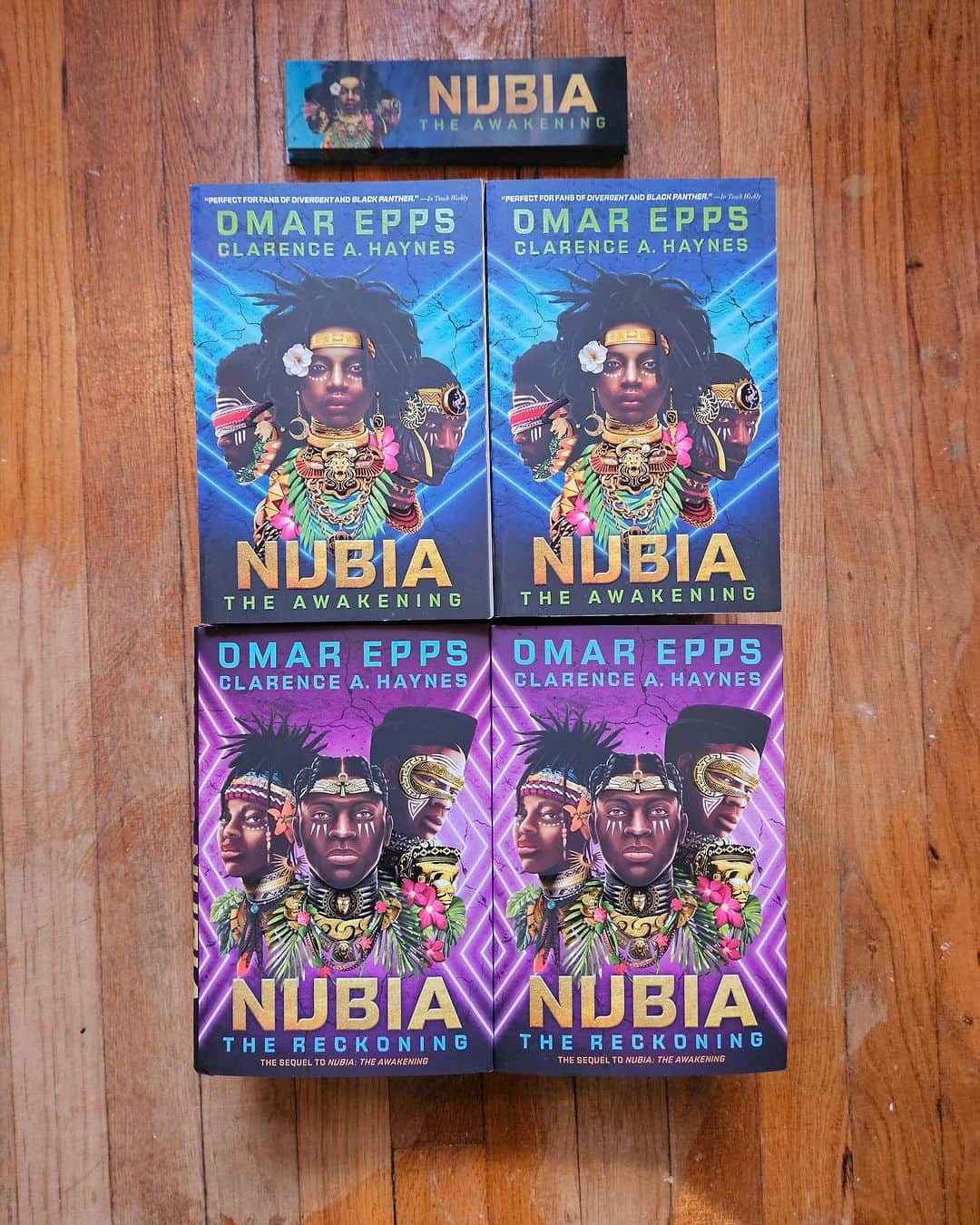 オマー・エップスさんのインスタグラム写真 - (オマー・エップスInstagram)「Today marks the one month anniversary since Nubia officially became a duology consisting of The Awakening (Book 1) & The Reckoning (Book 2). We're planning to continue to celebrate the season of Nubia with continued reveals about the series, story excerpts, announcements about future author appearances, an Afrofuturist playlist, and of course active engagement with wonderful readers. Thank you and major big ups to everyone for your enthusiasm and spreading the word!🙌🏾🌺✨✨✨✨🌺🙌🏾  an @omarepps @getunderlined @ericabaumanbooks series」10月27日 4時56分 - omarepps