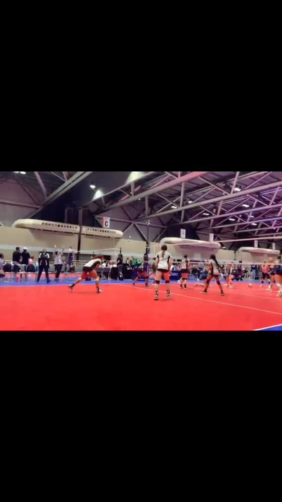 USA Volleyballのインスタグラム：「The @metroheatvb block is 🔥!  Send us your best highlights and memorable moments. We’ll be sharing our favorites all season long! Email: social.media@usav.org」