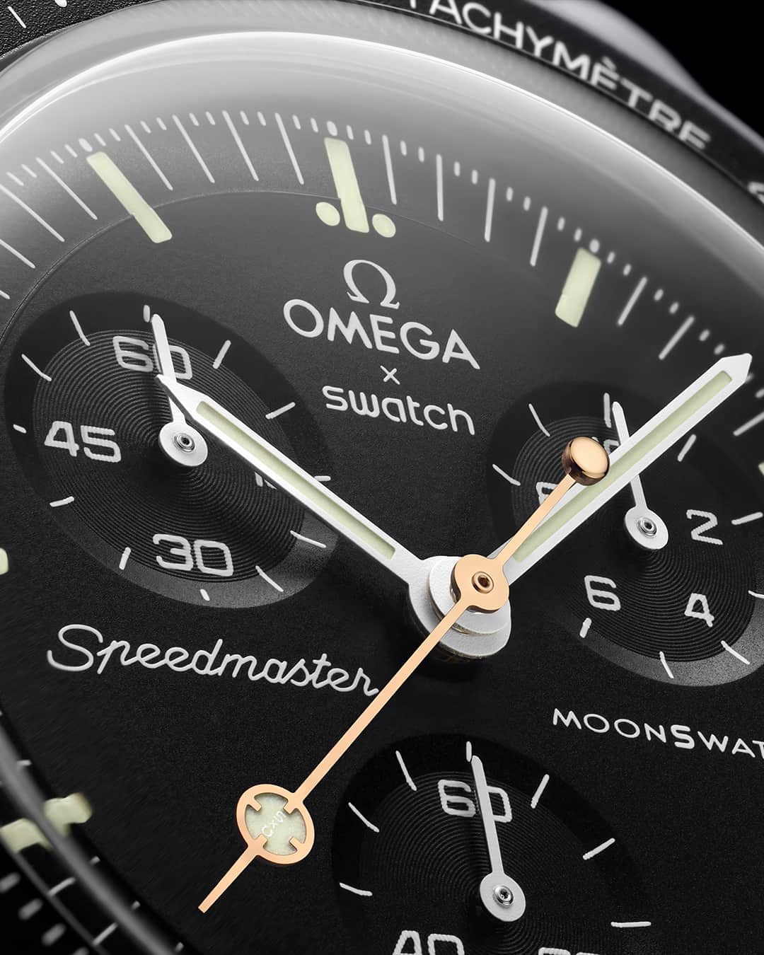 Swatchさんのインスタグラム写真 - (SwatchInstagram)「This Mission to the Moon has a lollipop seconds hand made of OMEGA’s Moonshine™️ Gold featuring a secret signature on the lollipop that glows in the dark. This lollipop hand is a tribute to the OMEGA Speedmaster CK 2998-3 FAP from 1961.  #MoonSwatch #Swatch #OMEGAxSwatch」10月27日 5時00分 - swatch