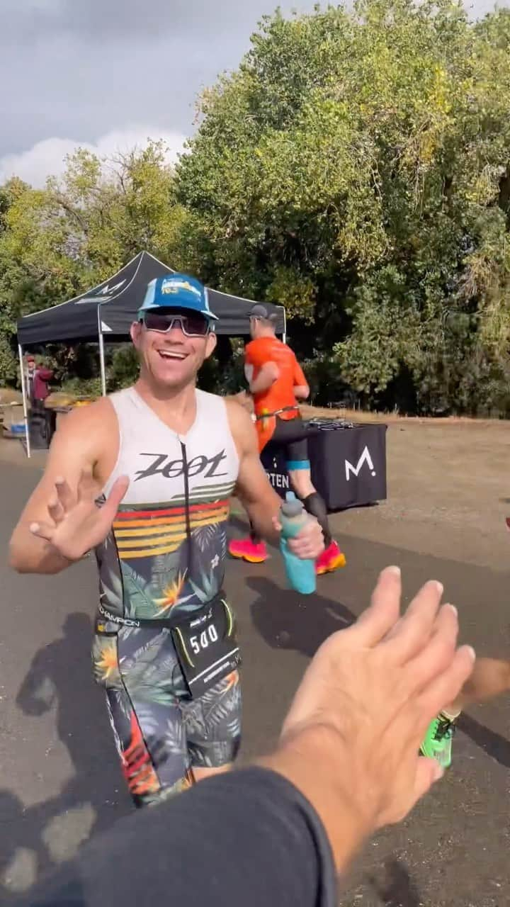 コートニー・コンローグのインスタグラム：「I am so proud of my bro @ryanconlogue for accomplishing his first @ironmantri this past weekend. To watch him and his friend @amill1064 prep and make it happen was truly special. The day of their event the elements gave them a true test to their preparation and they both conquered and crossed the finish. We were all drenched but the vibes were high. My lil bro is a true warrior and I’m continually inspired by him everyday! Love you duder! Thank you to @katinusa for helping out with the support shirts they turned out sick!」