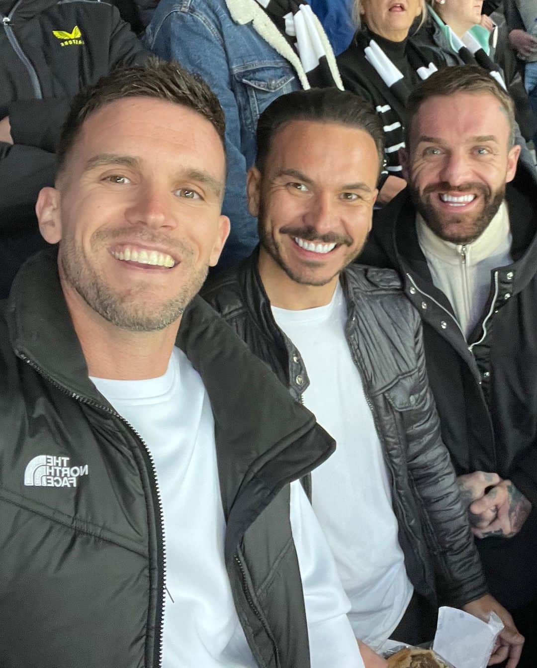 GazGShoreのインスタグラム：「Amazing night shame about the result well over due catch up with @aaroncgshore ⬛️⬜️ never get bored of hearing that champs league anthem 😍 @rosslee83」