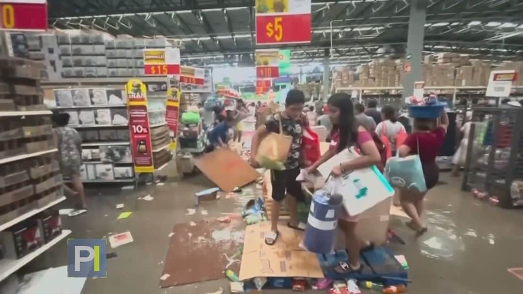 Primer Impactoのインスタグラム：「📌Aumentan las víctimas fatales tras el devastador paso del huracán Otis. Miles de personas están sin servicio eléctrico y muchos comercios han sido saqueados.  📺 Más en #PrimerImpacto a las 5pm/ 4C por @univision」
