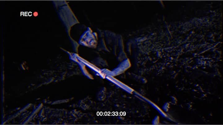 クリス・ウェビーのインスタグラム：「#MurderOnMyMind OUT NOW and tour is officially in full swing !! 🎃🔪🕸  Grand Rapids was wild last night, and next up it’s..  TONIGHT : Indianapolis FRI : Kansas City SAT : Sioux City SUN : Fargo HALLOWEEN : Minneapolis NXT WED : Milwaukee  TIX : ChrisWebby.com/tour 🎟️🎟️🎟️」