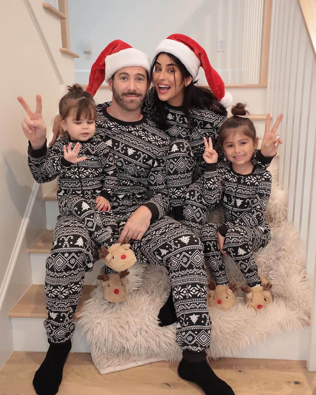 Sazan Hendrixのインスタグラム：「This is your reminder that there are 60 days until Christmas! 6 days until we start playing holiday music, and 12 days until we put up our tree up. Get the family’s matching PJ’s ready! The great debate 👉🏽How soon is too soon - when do you get into the holiday spirit?🎄🤝🏽😜 @childrensplace #ad」