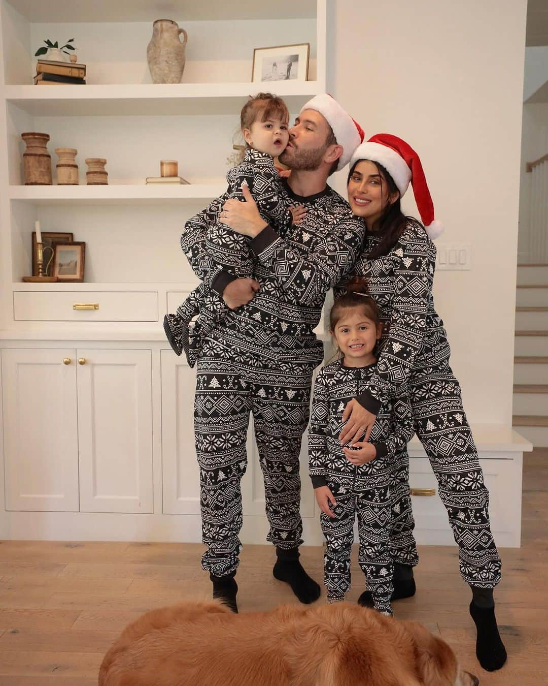 Sazan Hendrixさんのインスタグラム写真 - (Sazan HendrixInstagram)「This is your reminder that there are 60 days until Christmas! 6 days until we start playing holiday music, and 12 days until we put up our tree up. Get the family’s matching PJ’s ready! The great debate 👉🏽How soon is too soon - when do you get into the holiday spirit?🎄🤝🏽😜 @childrensplace #ad」10月27日 3時50分 - sazan