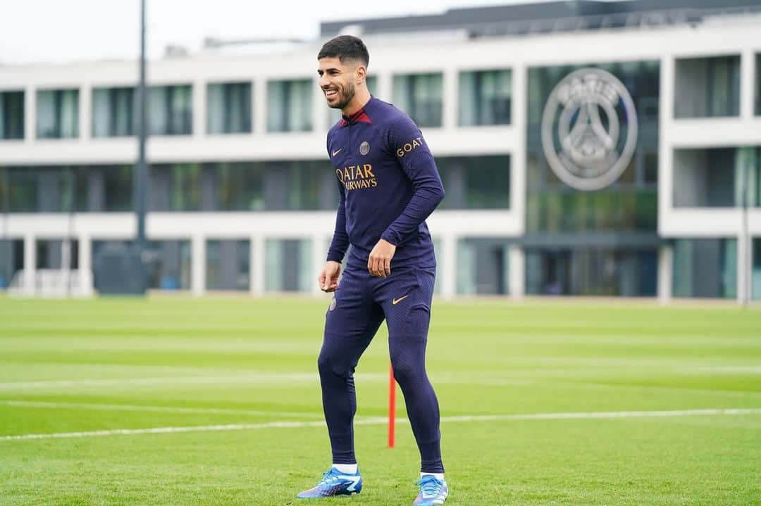 マルコ・アセンシオのインスタグラム：「3,2,1….GO!💥 #AllezParis @psg」