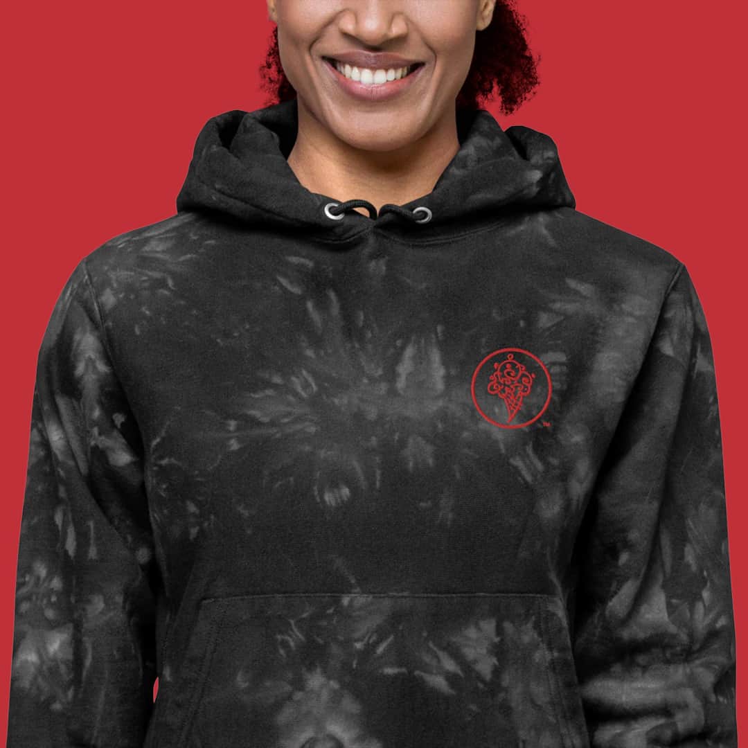 コールド・ストーン・クリーマリーのインスタグラム：「Cozing up for fall! 🍂✨ Our Champion tie-dye hoodie is the perfect fit if you're looking for a trendy, one-of-a-kind clothing item! 😍 Order yours today at shop.coldstonecreamery.com.」
