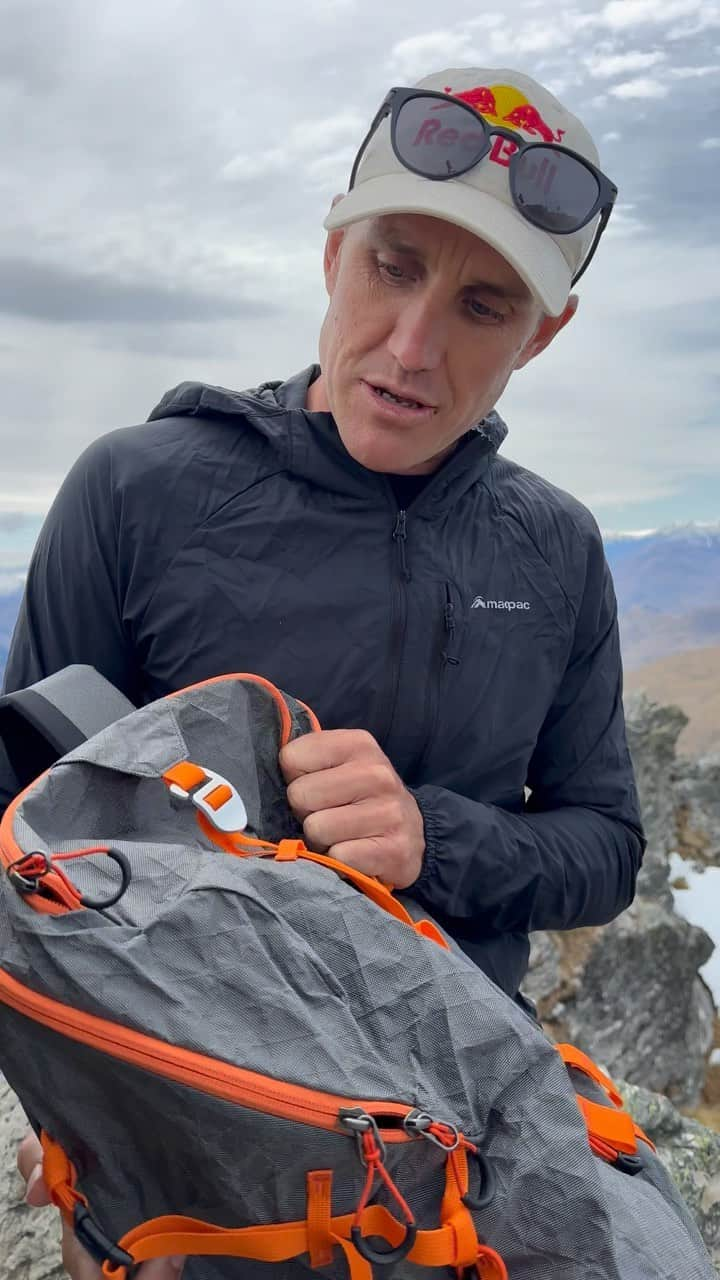 マックパックのインスタグラム：「I’ve wanted to climb Mount Aspiring 🗻for the last 10 years. For the next few weeks I’m taking my off season and getting into the hills. Hoping we get the weather window to pull off the trip. This pack is my pack of choice. The NZAT pursuit 40litre pack. The new edition of my favourite pack. #nzatpursuit40 #gearreview #hikingpack #alpineseason @macpac」